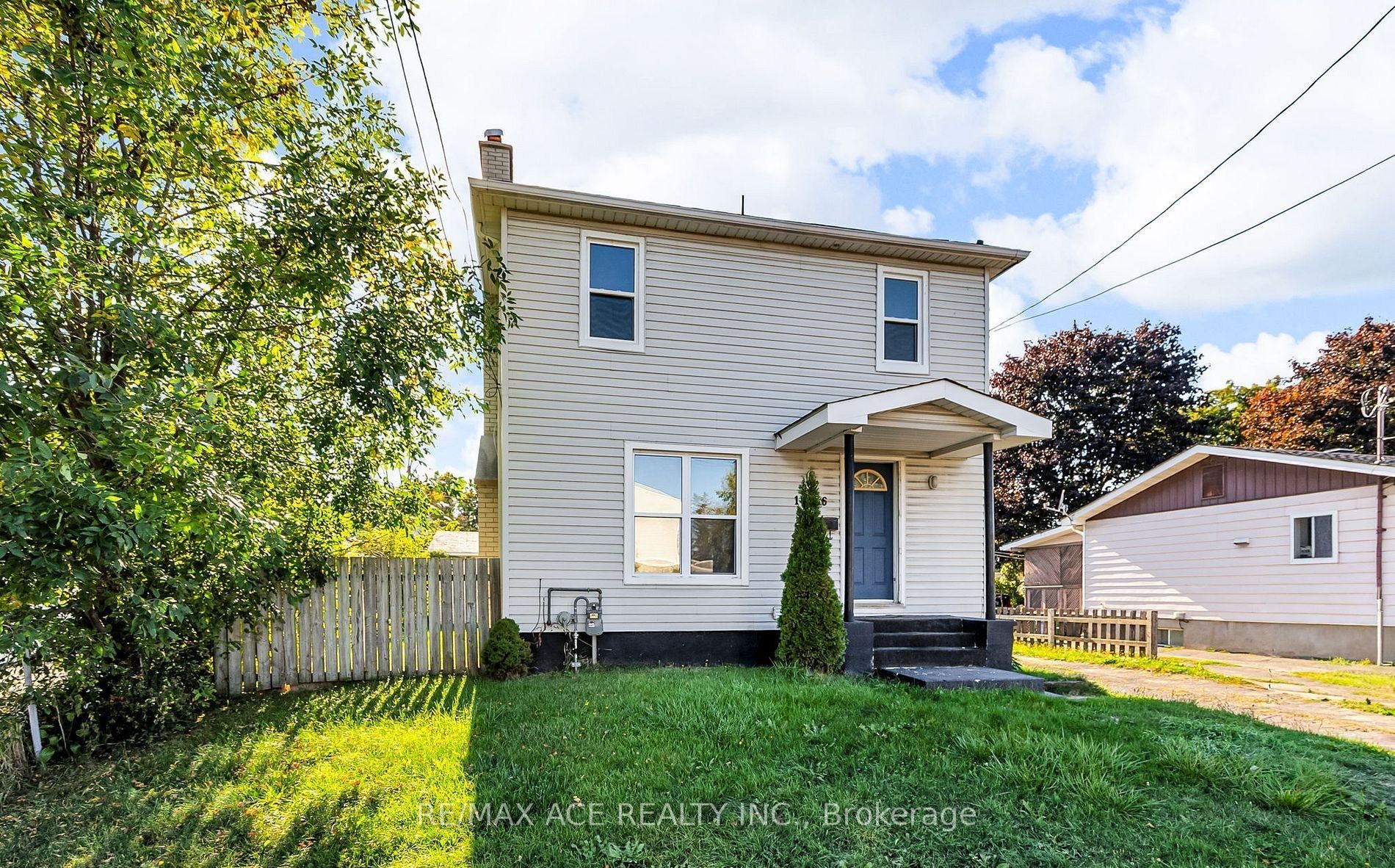 1606 Pitt Street Property Photo 2