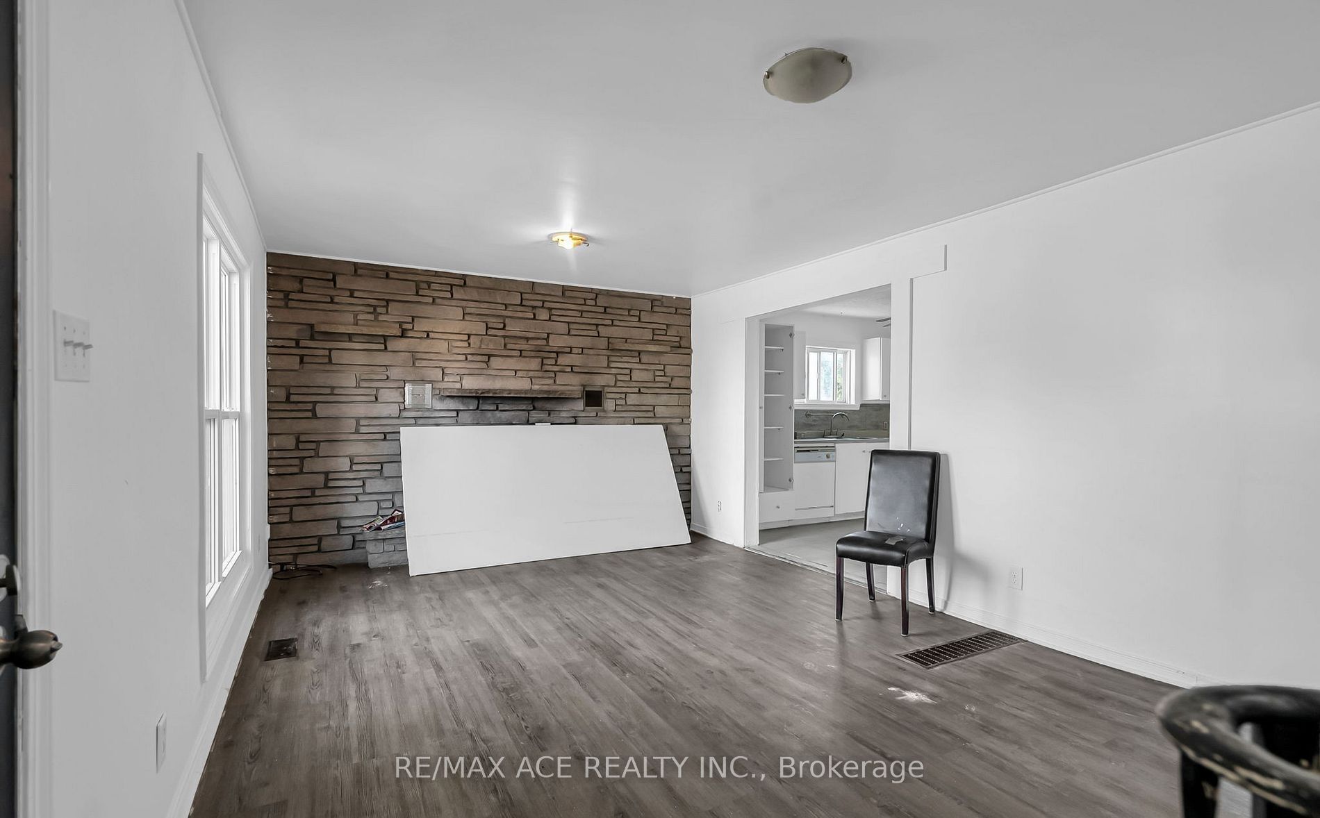 1606 Pitt Street Property Photo 6