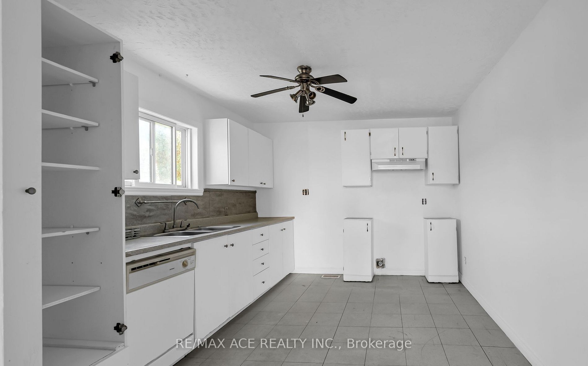1606 Pitt Street Property Photo 8