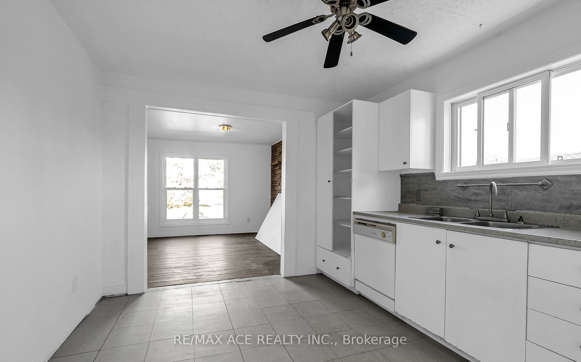 1606 Pitt Street Property Photo 9