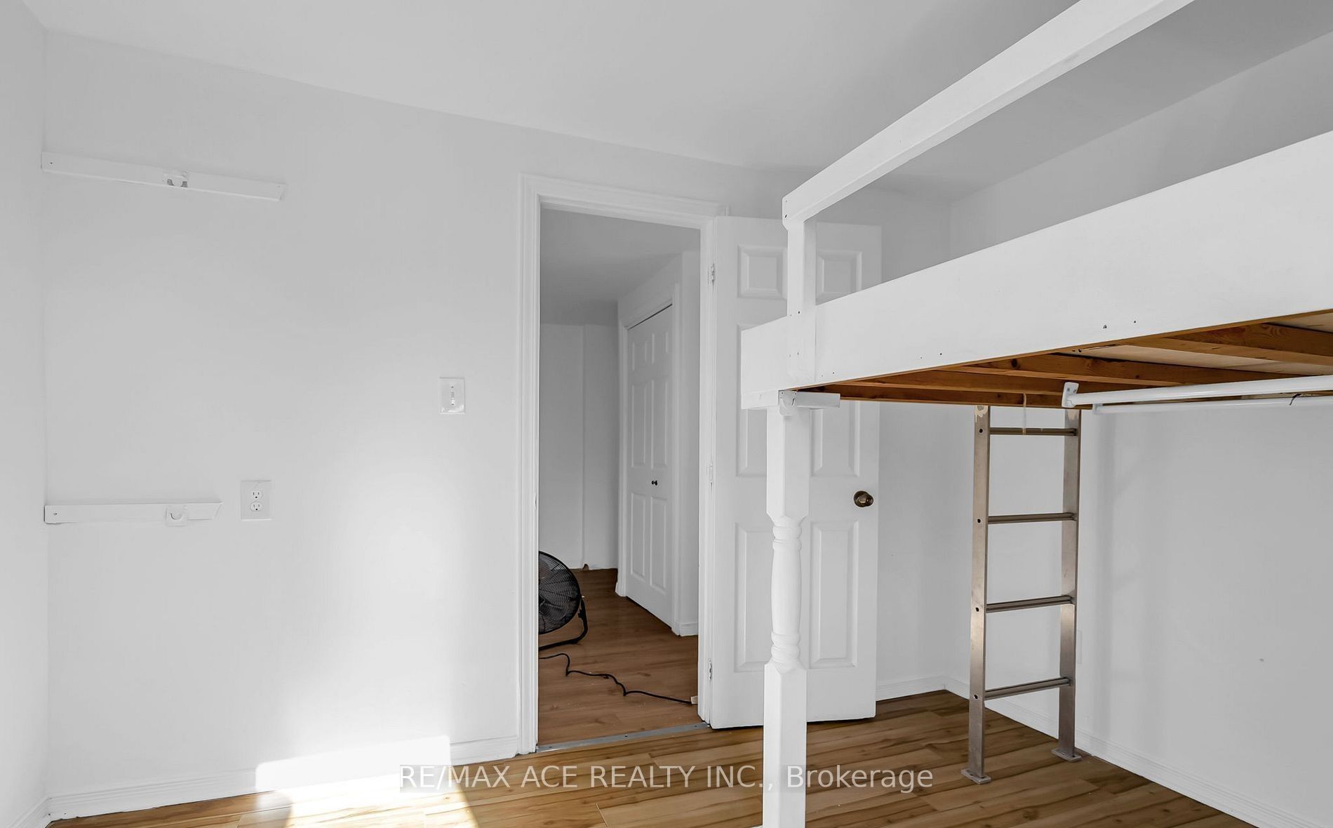 1606 Pitt Street Property Photo 12