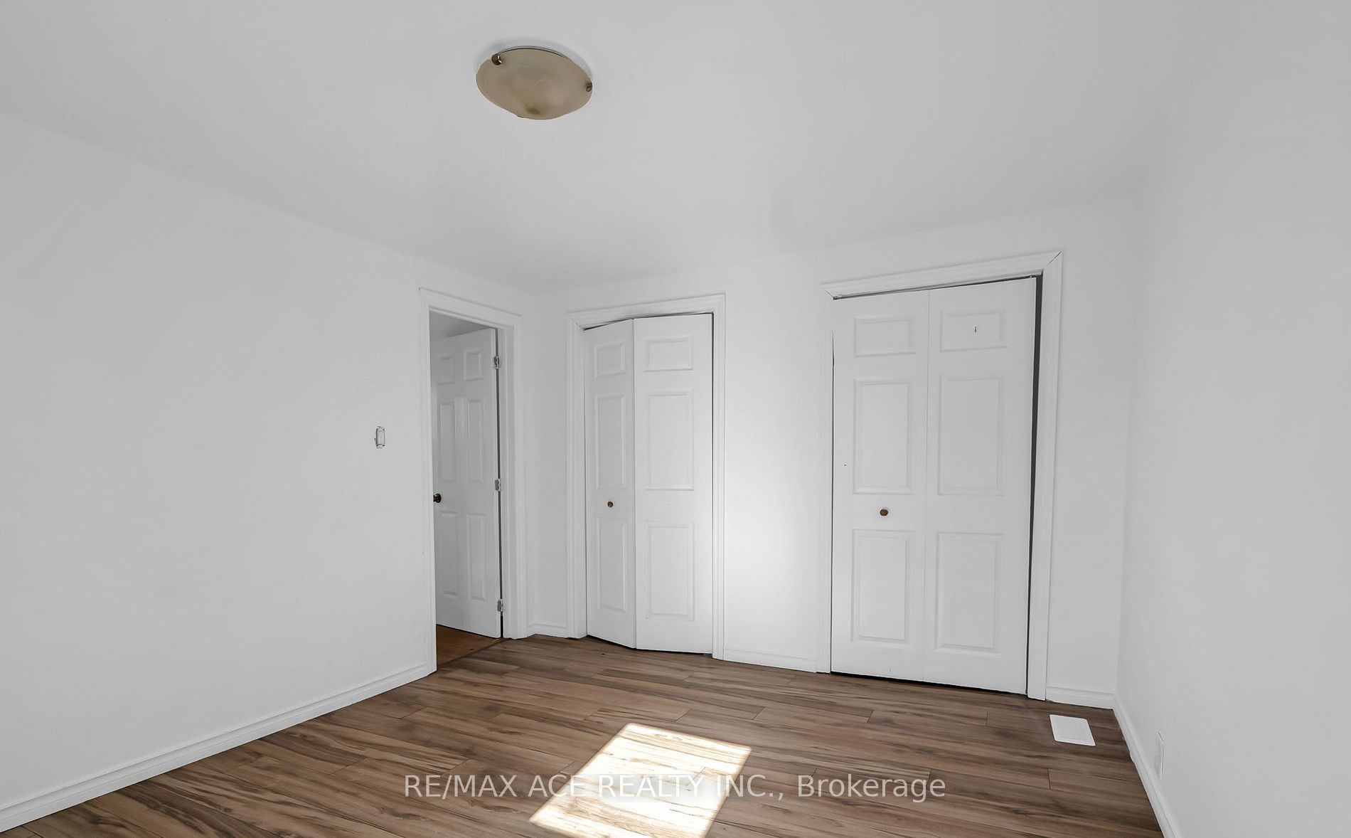 1606 Pitt Street Property Photo 14