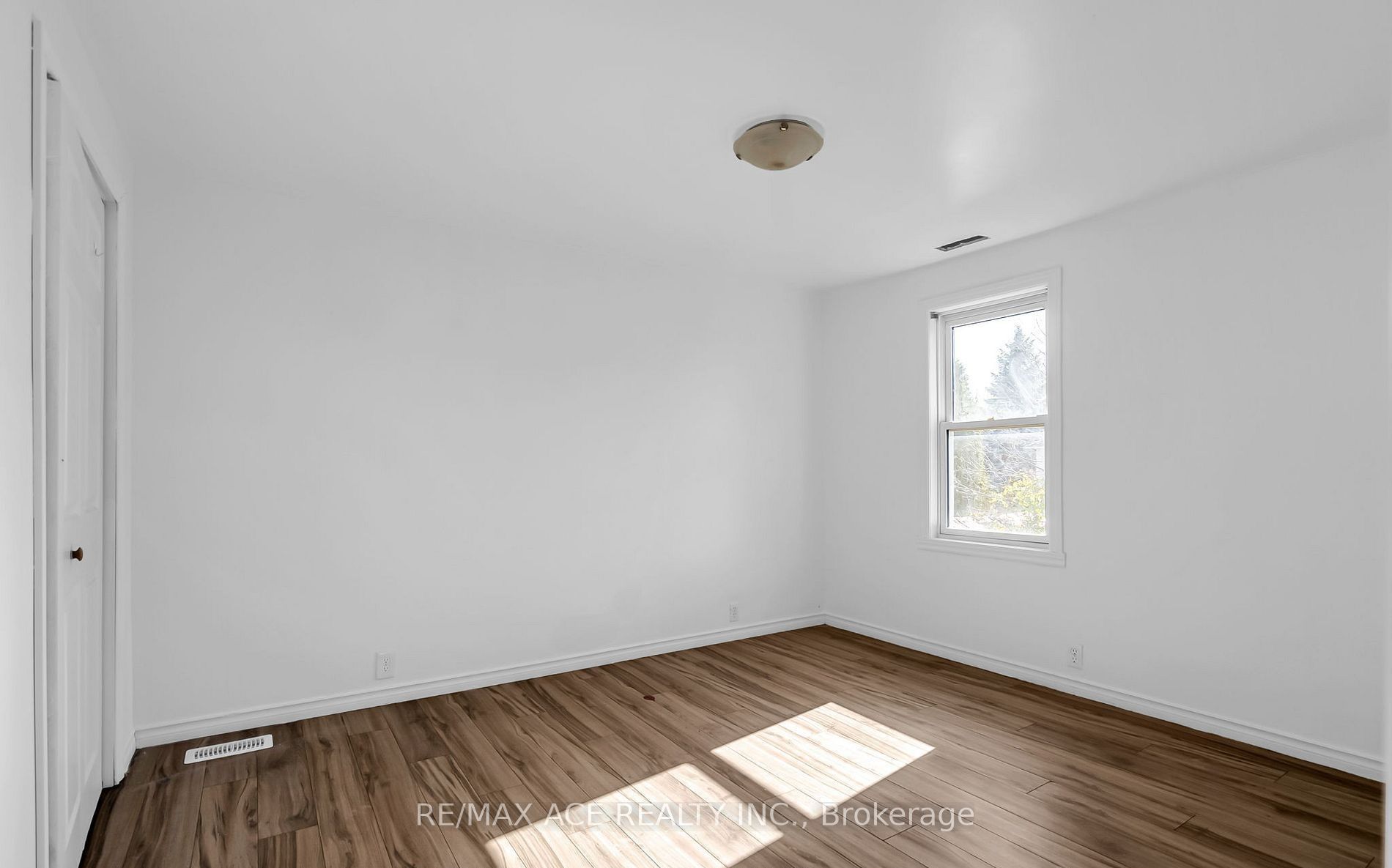 1606 Pitt Street Property Photo 15