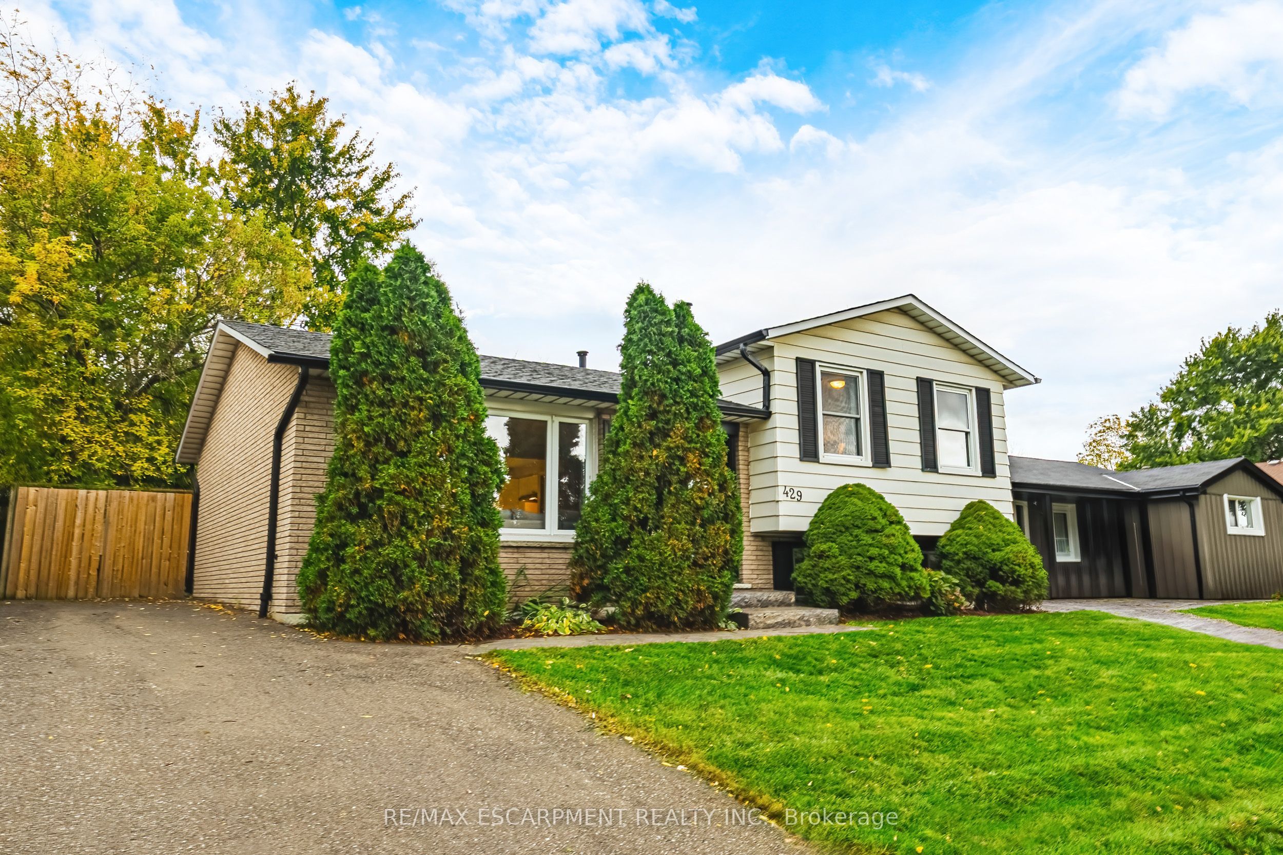 429 Limeridge Road W Property Photo 2