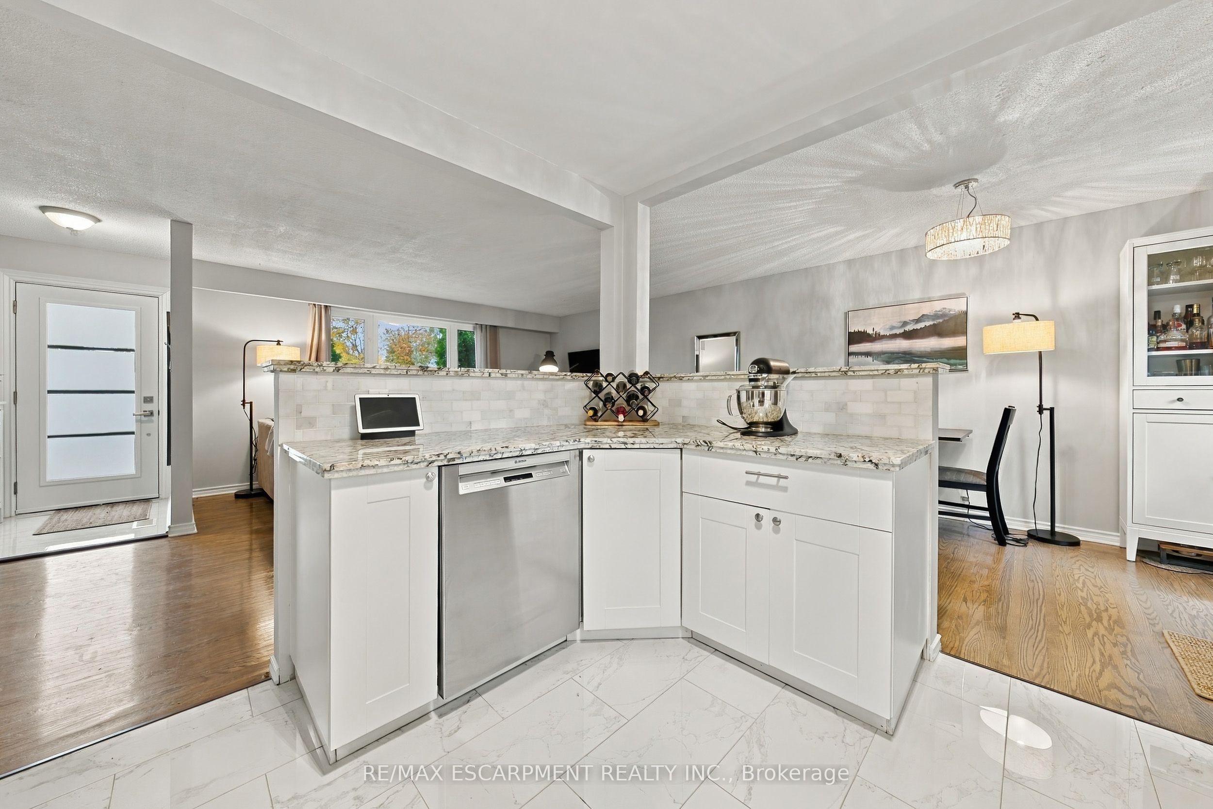 429 Limeridge Road W Property Photo 7