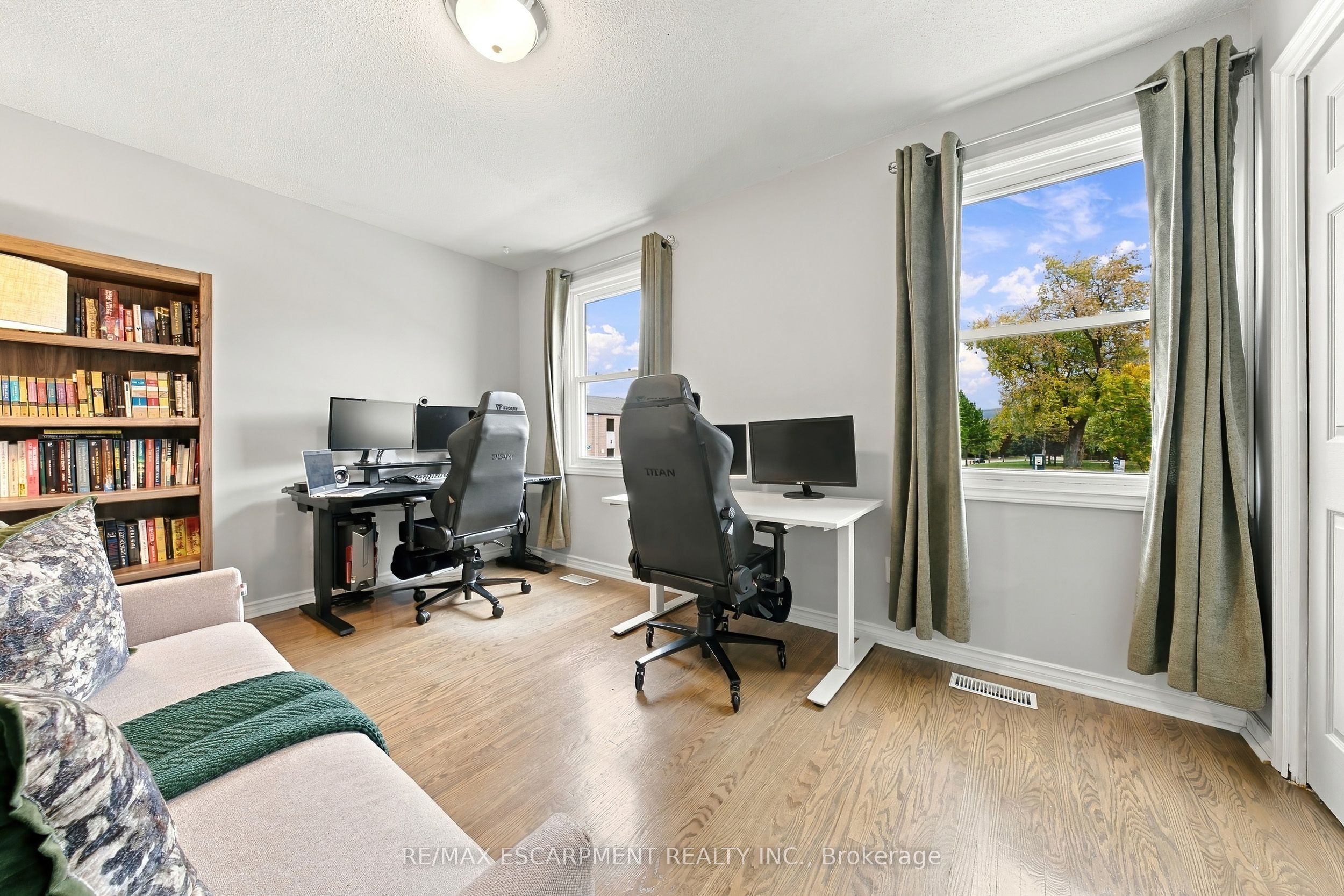 429 Limeridge Road W Property Photo 12