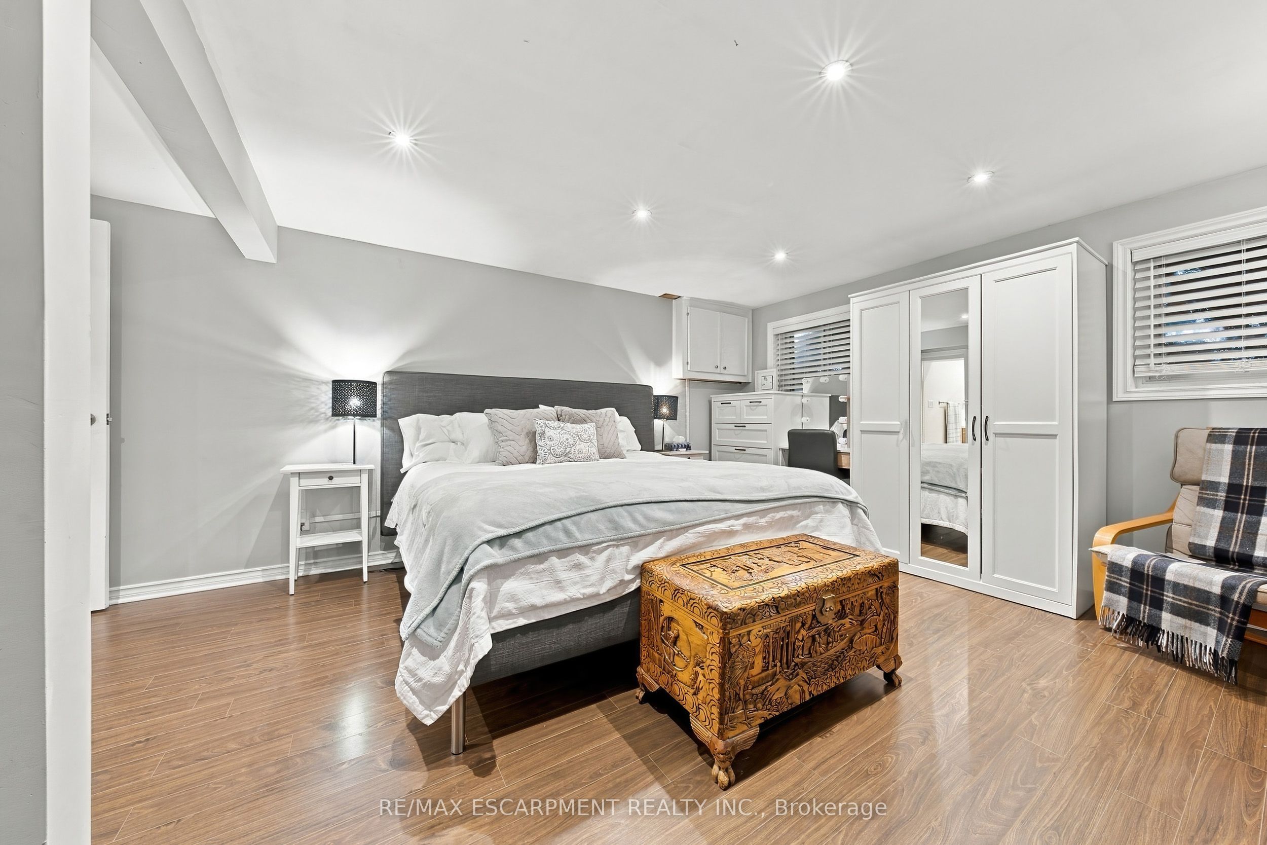 429 Limeridge Road W Property Photo 13