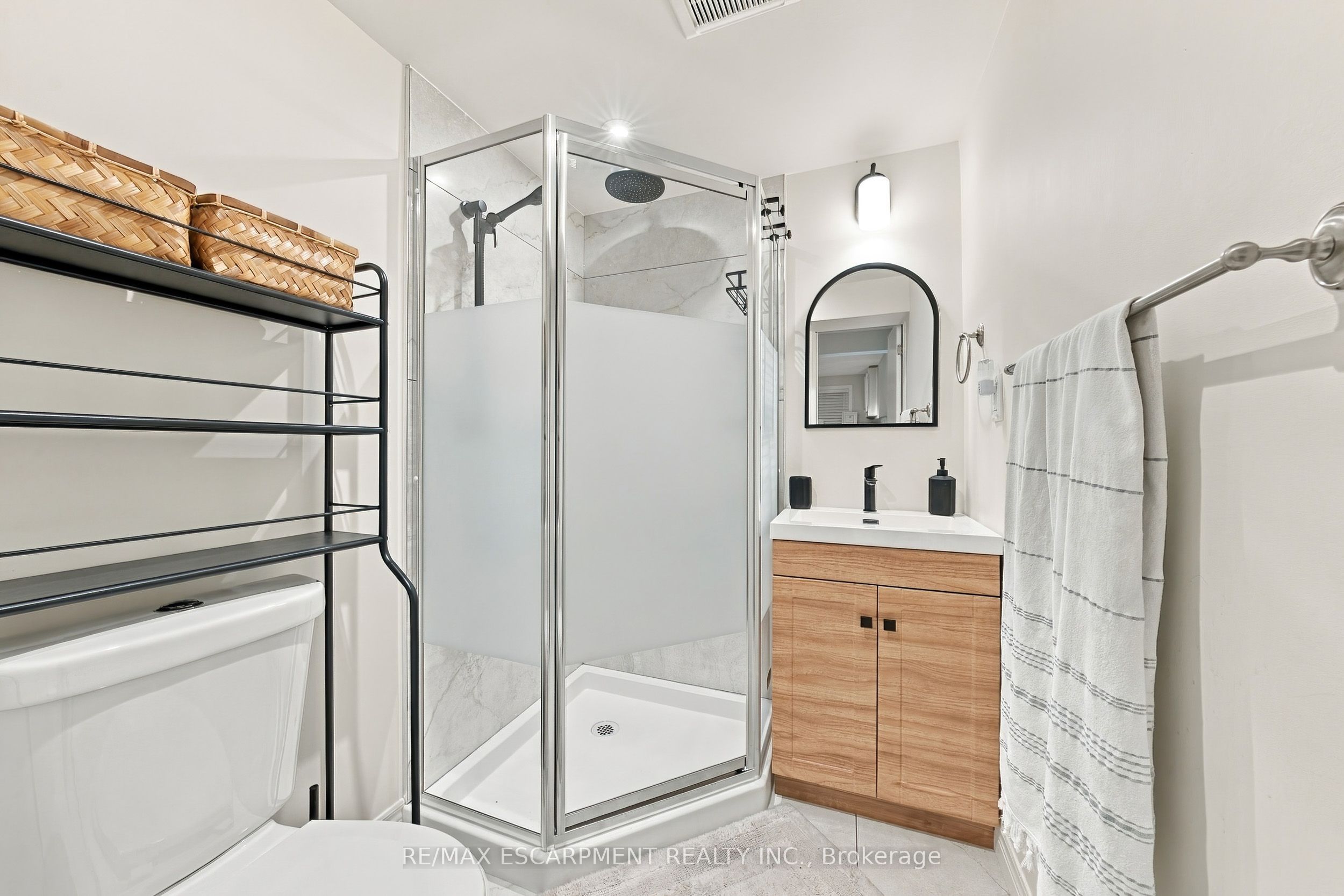 429 Limeridge Road W Property Photo 15
