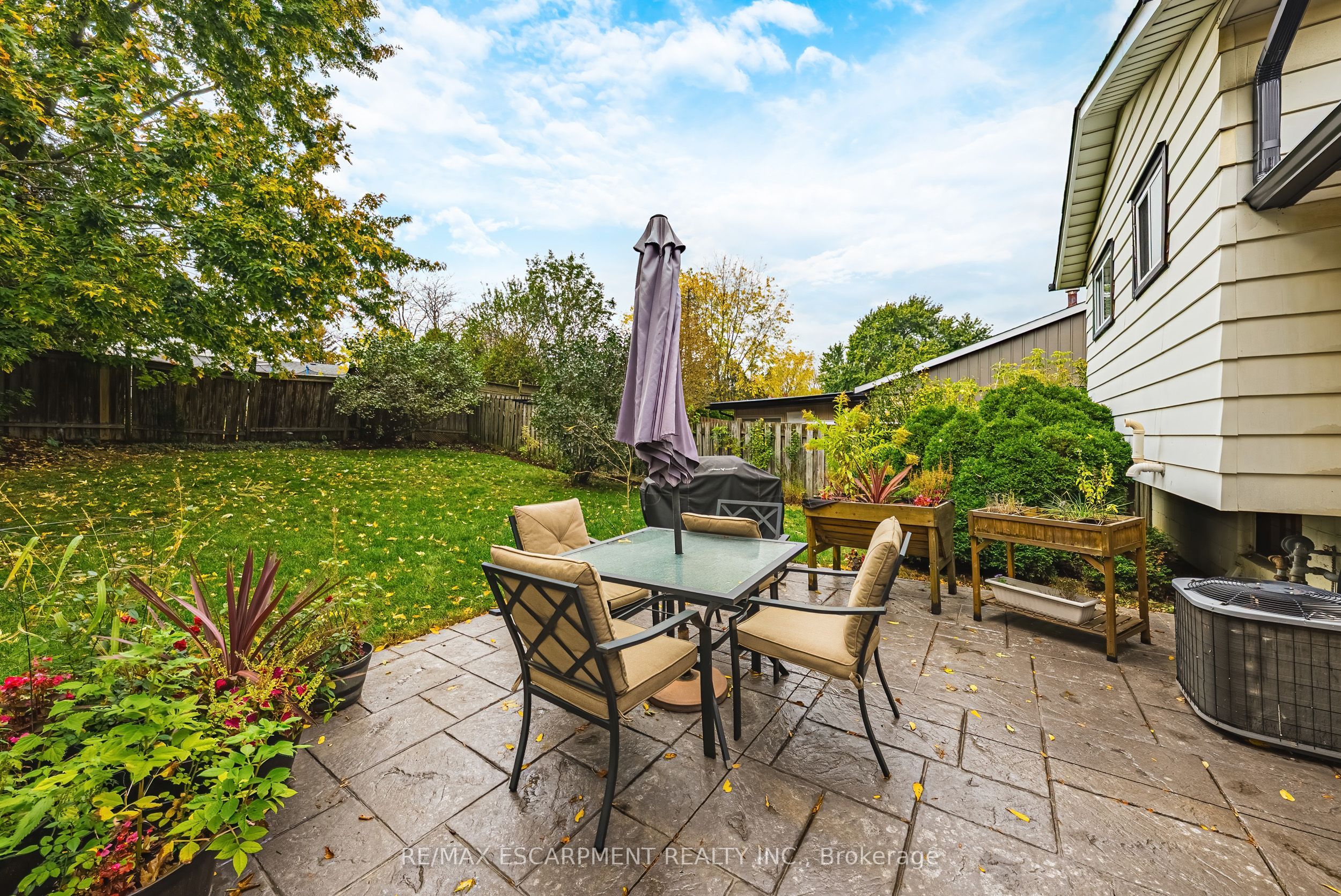 429 Limeridge Road W Property Photo 17