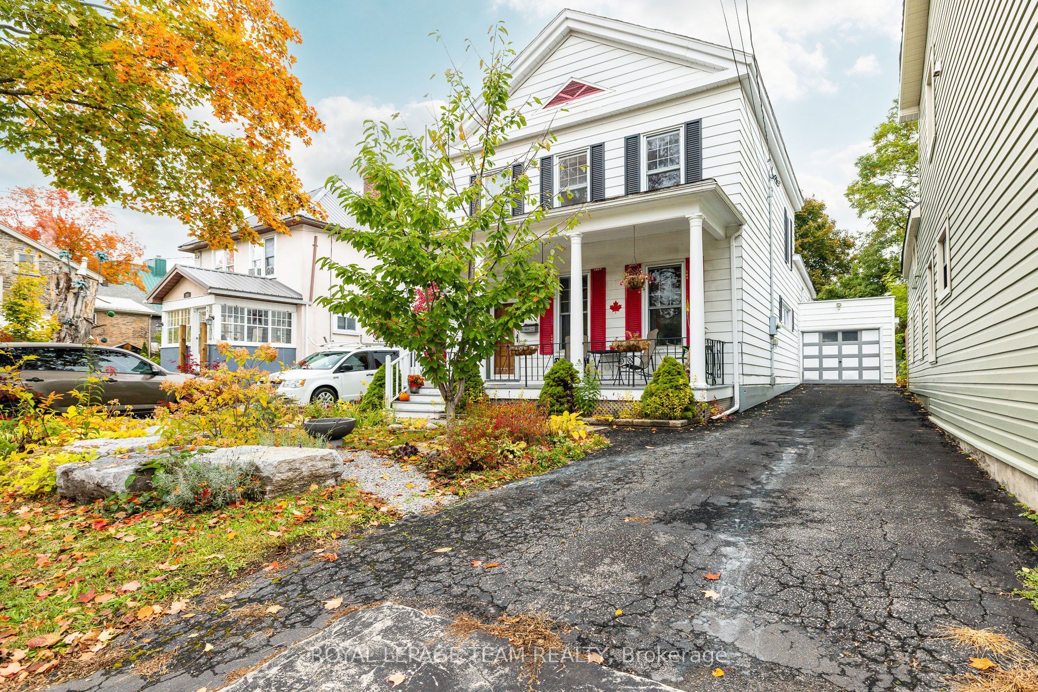 240 Dibble Street W Property Photo 1