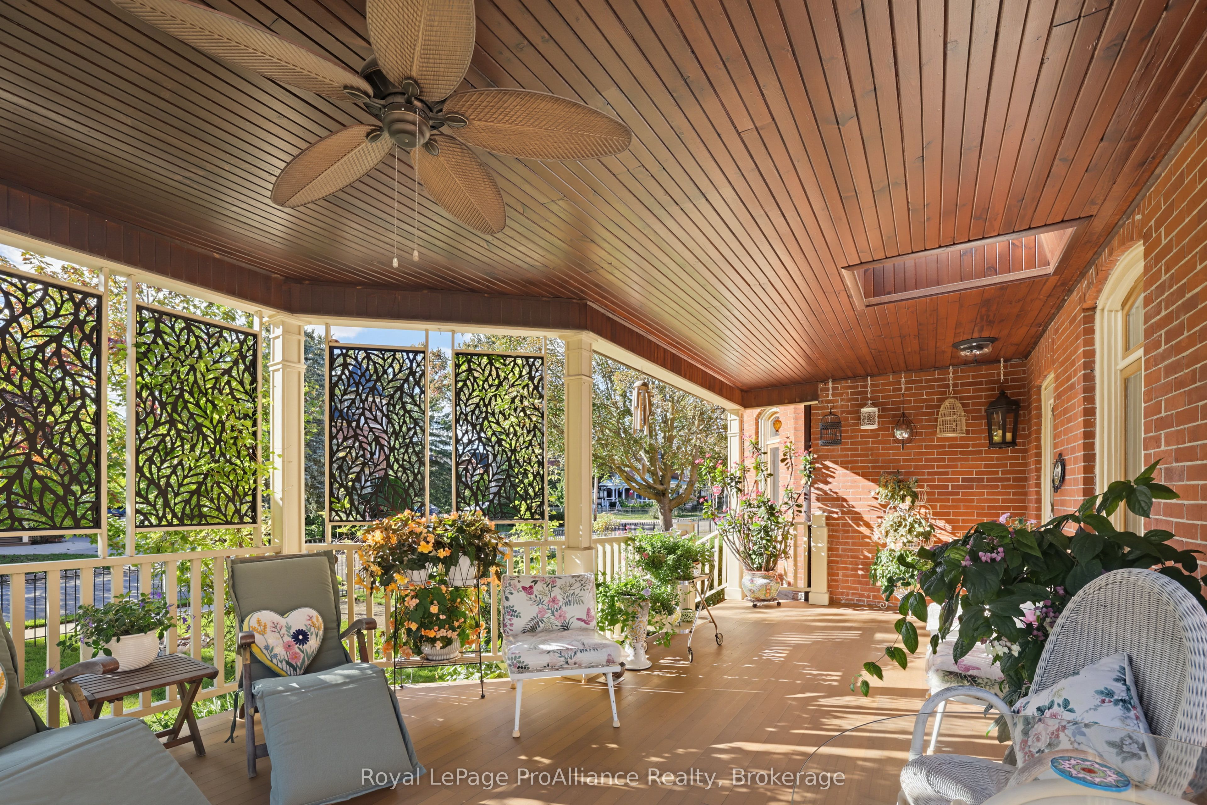 55 Queen Street Property Photo 6