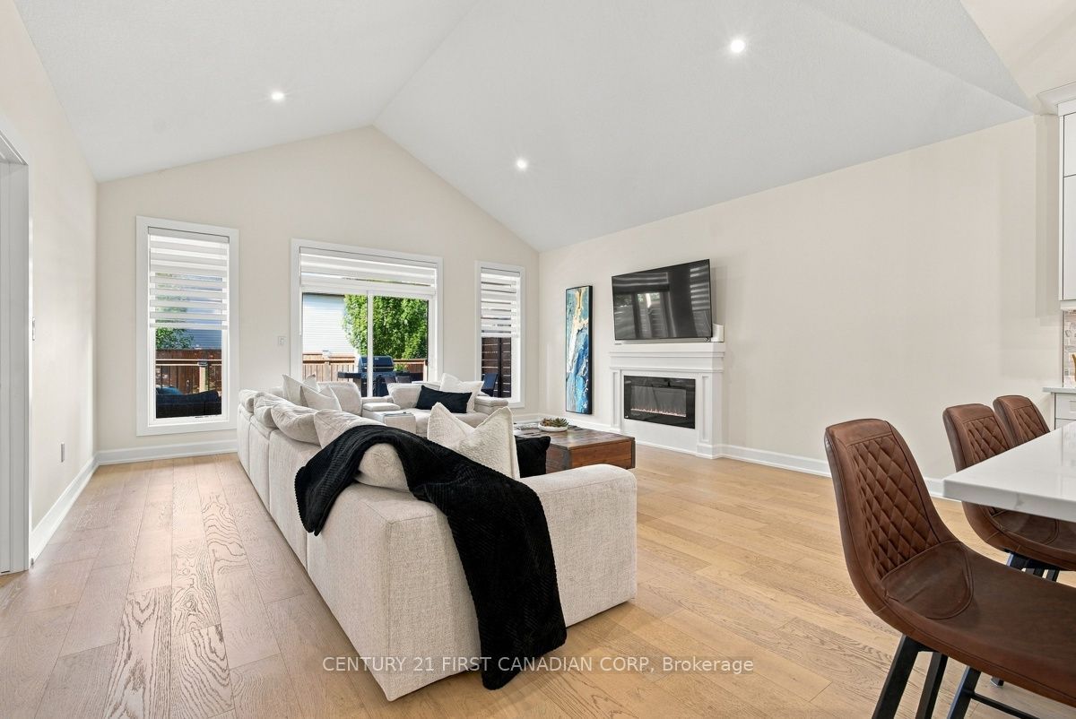 12 Briscoe Crescent Property Photo 8