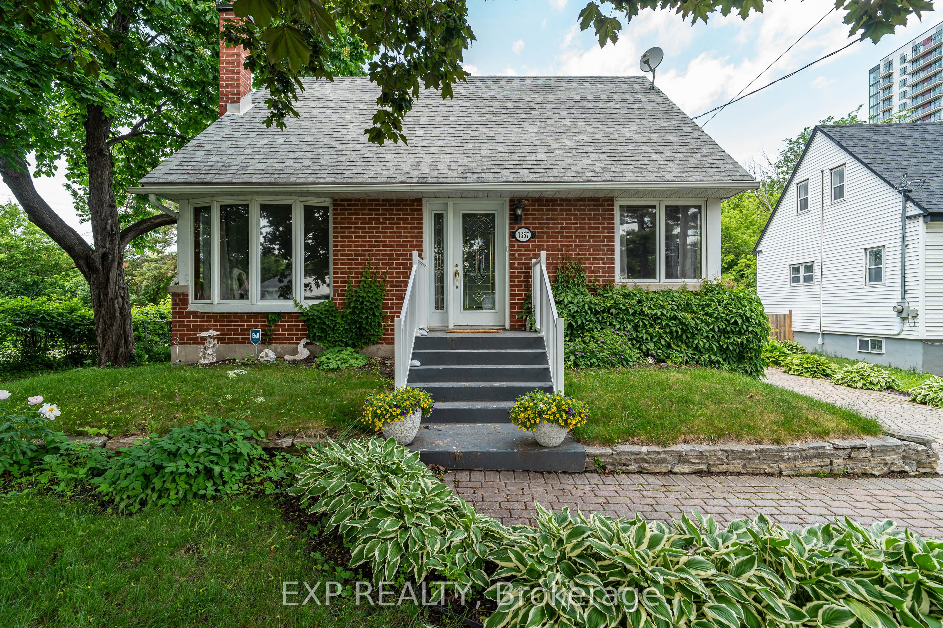 1357 Thames Street Property Photo 2