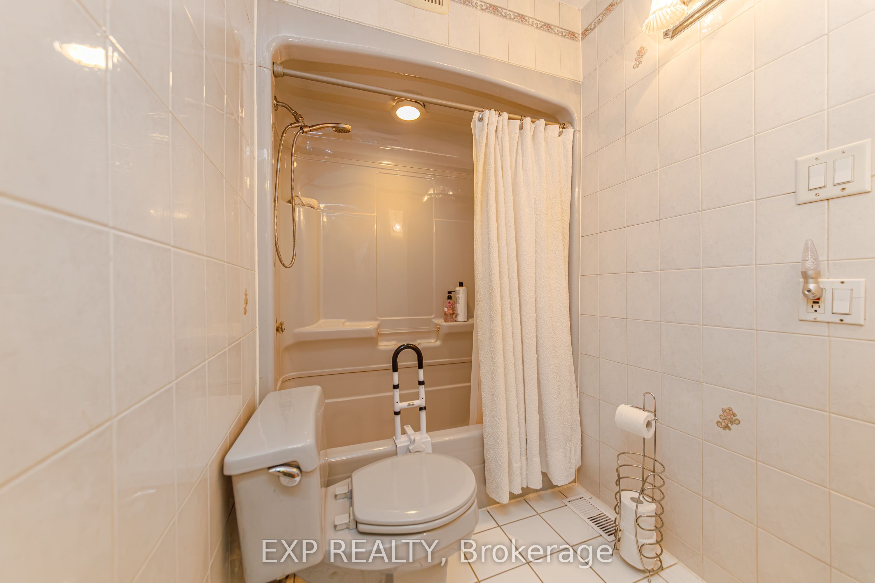 1357 Thames Street Property Photo 9