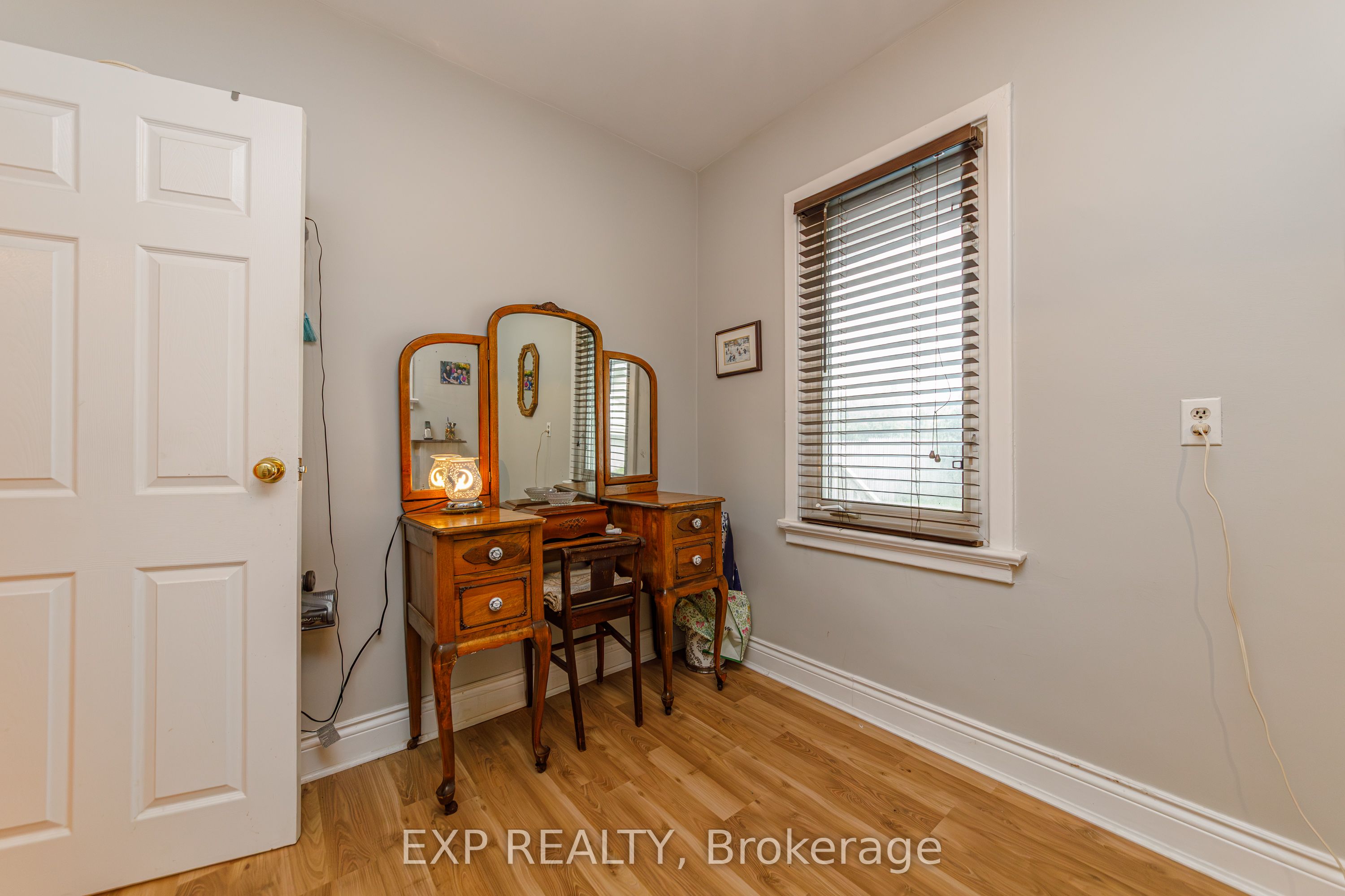 1357 Thames Street Property Photo 11