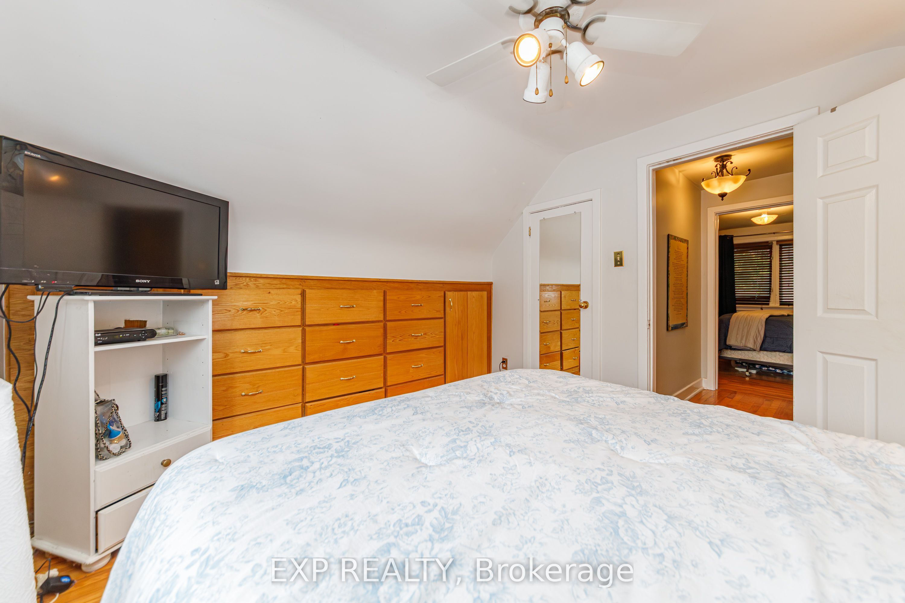 1357 Thames Street Property Photo 19