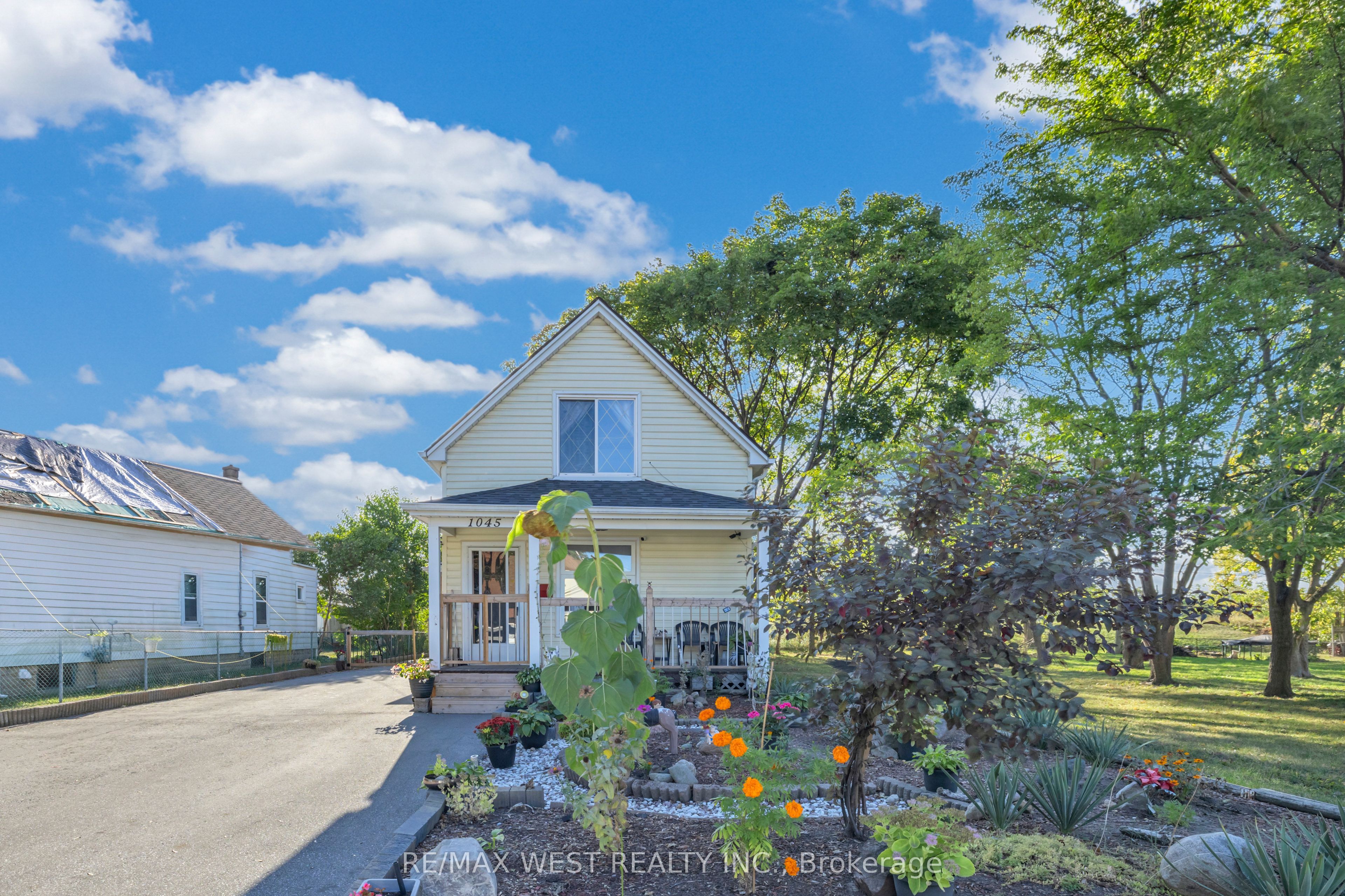 1045 Wellington Avenue Property Photo 1