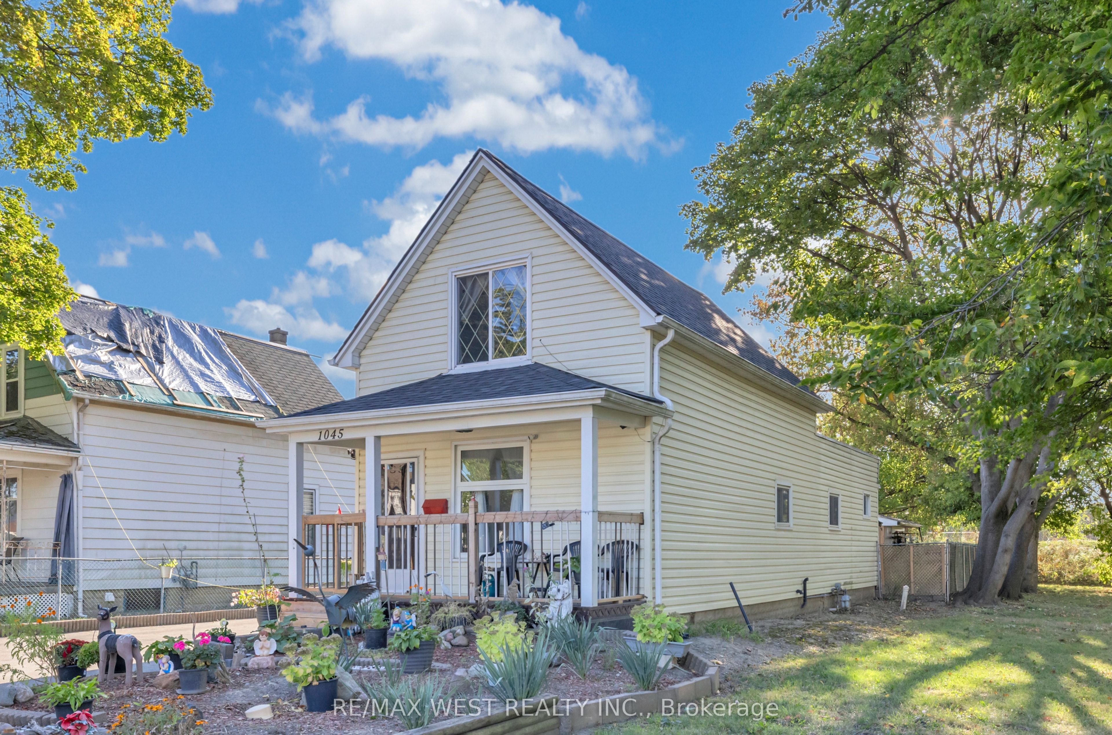 1045 Wellington Avenue Property Photo 3