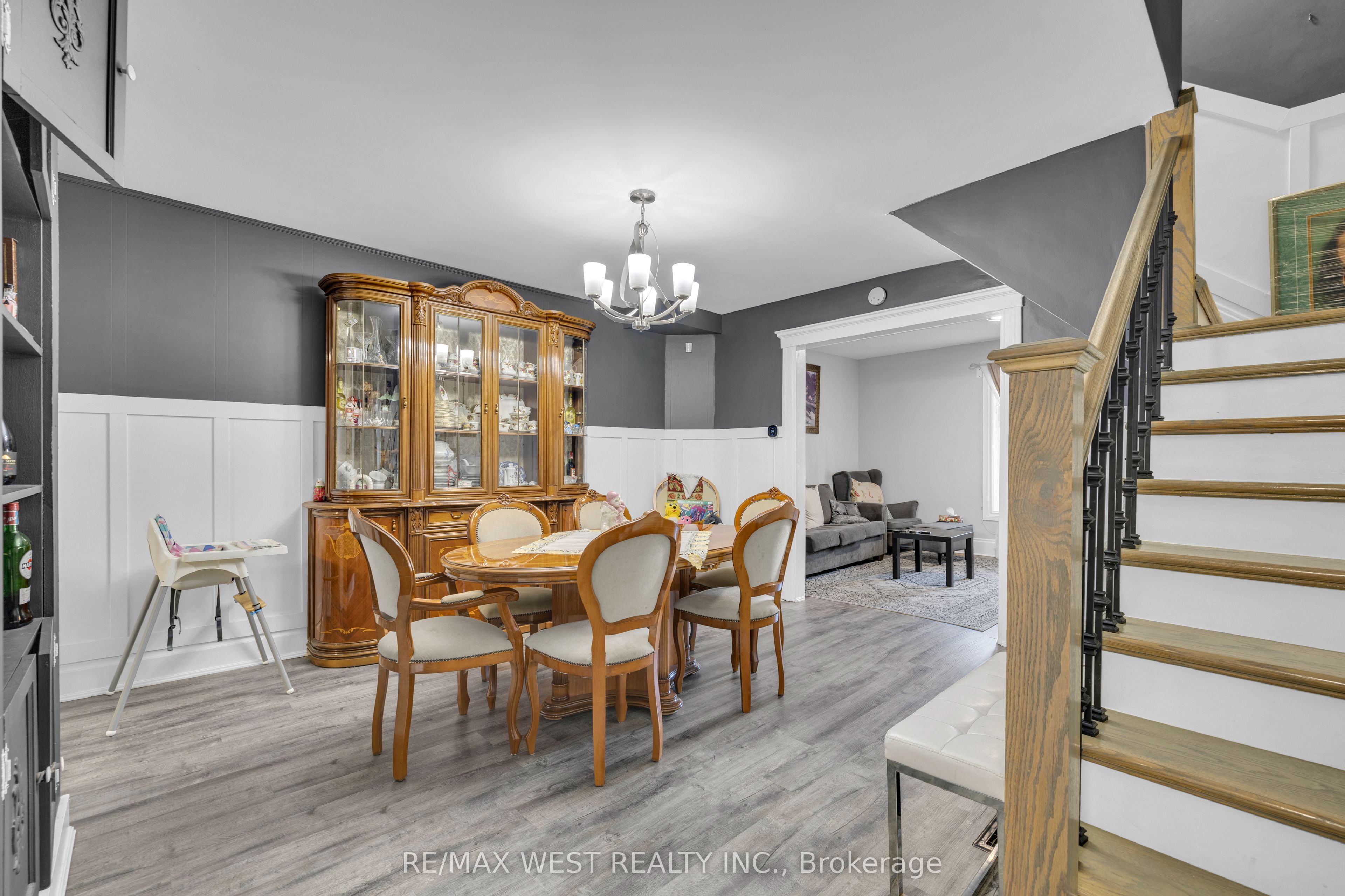 1045 Wellington Avenue Property Photo 8