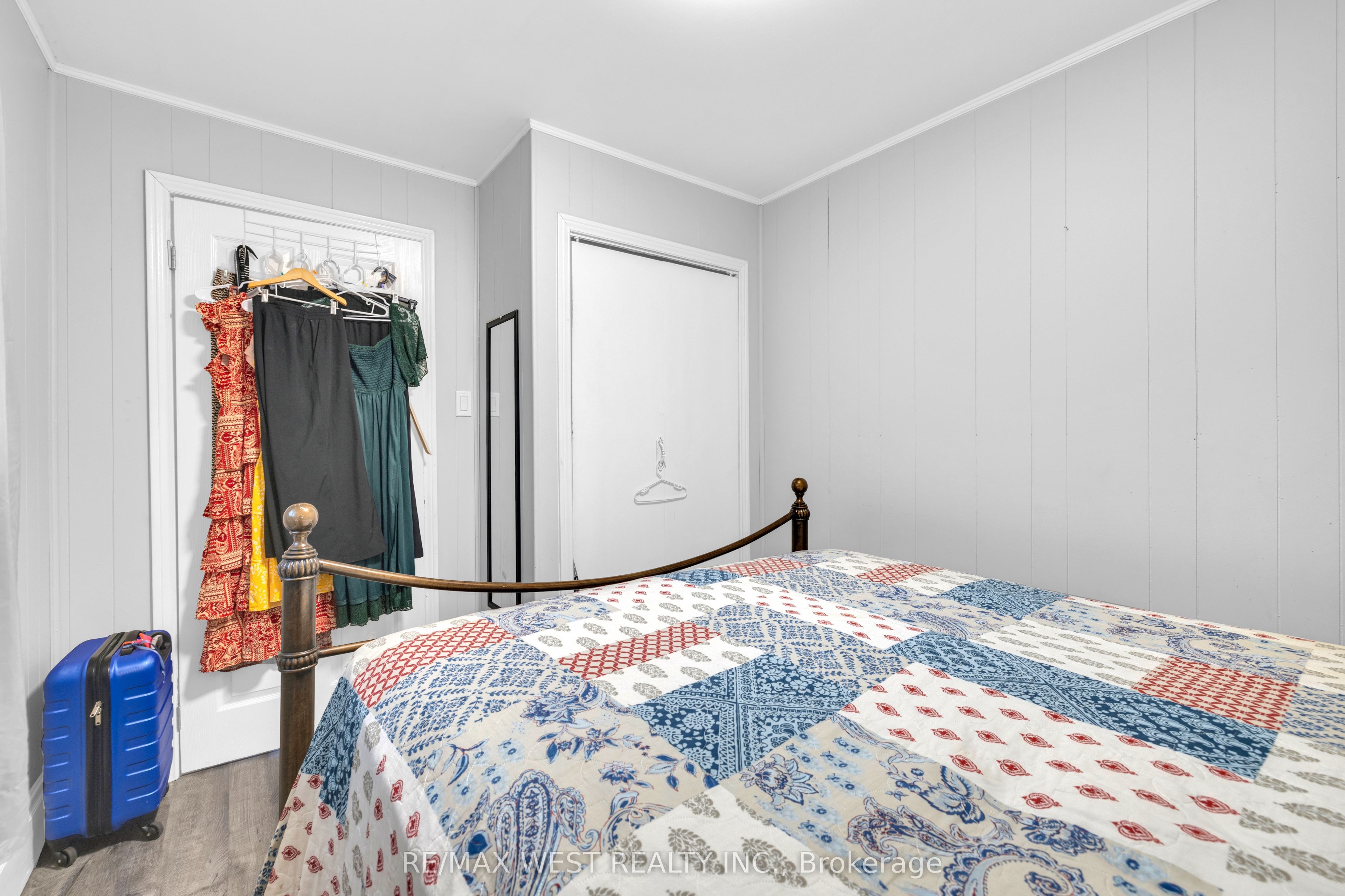 1045 Wellington Avenue Property Photo 14