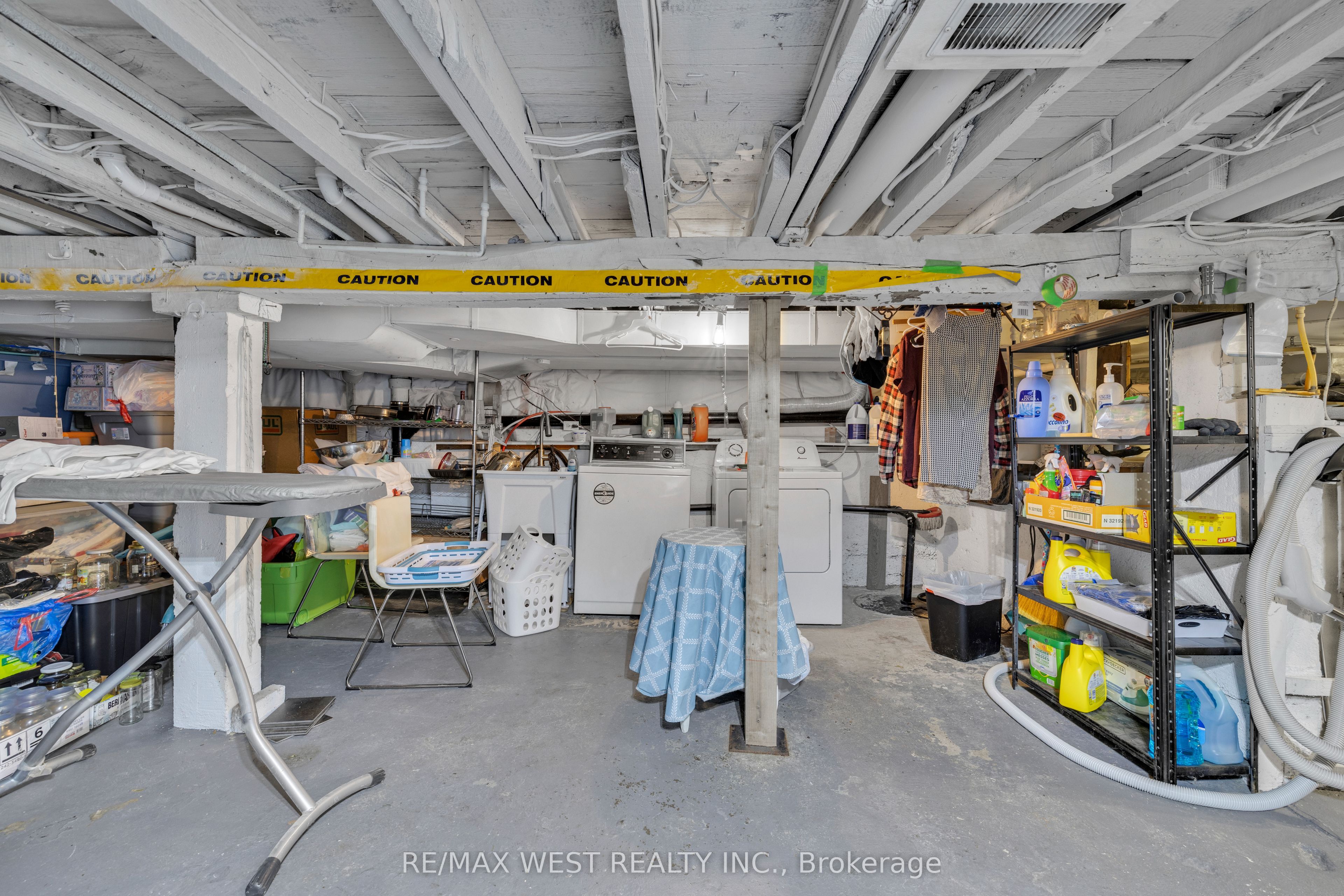 1045 Wellington Avenue Property Photo 22