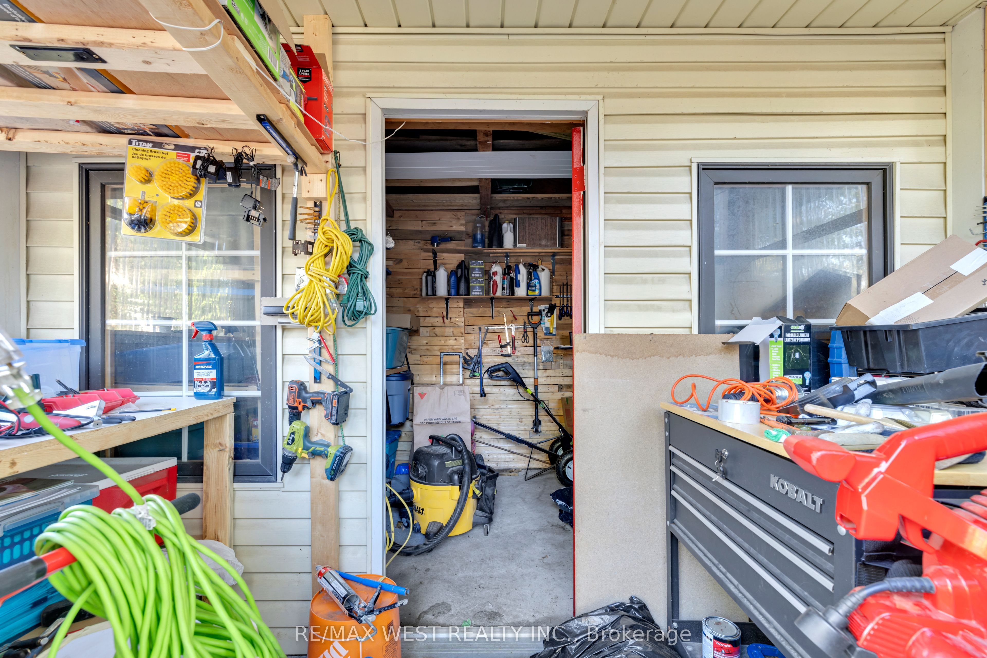 1045 Wellington Avenue Property Photo 27