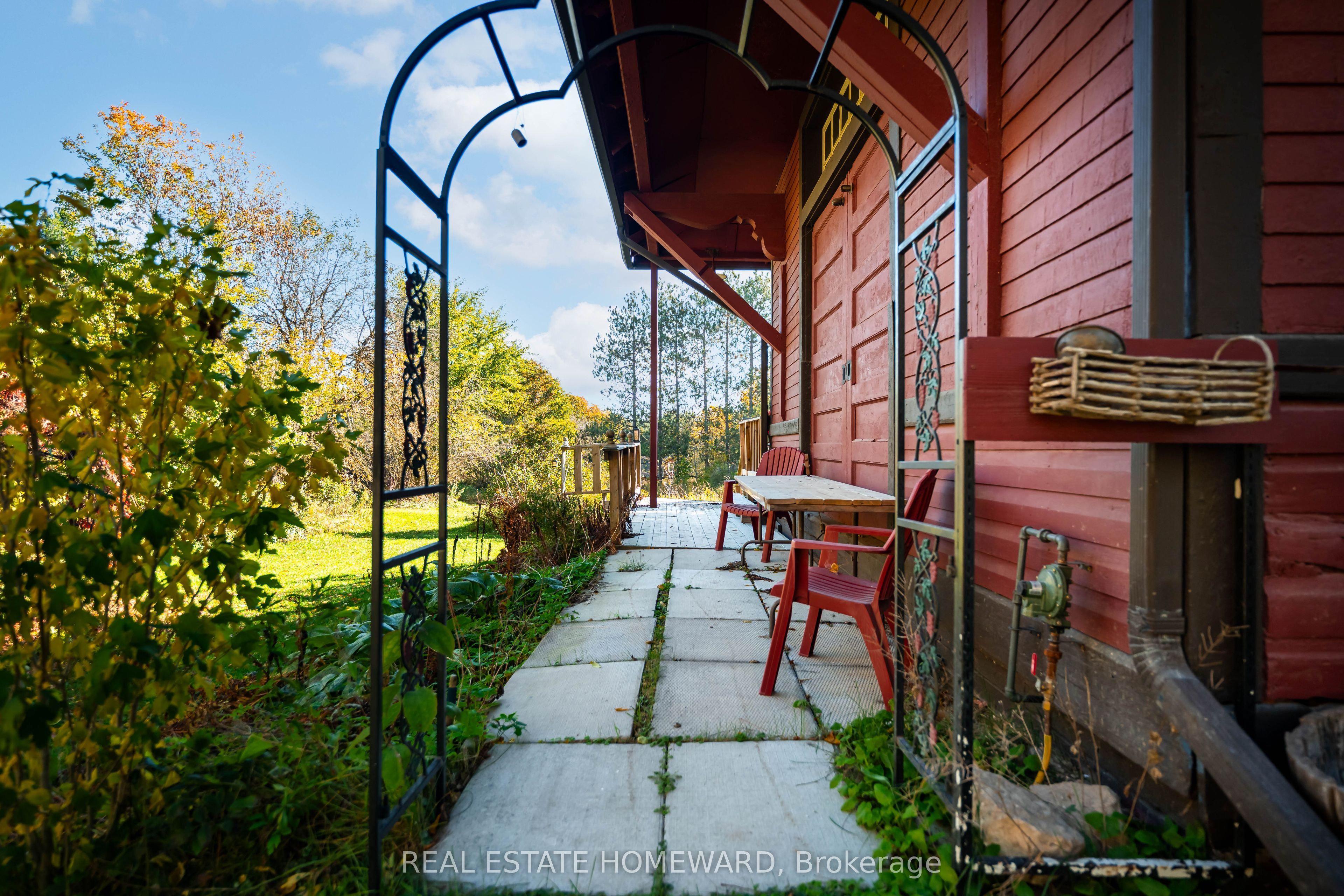 595343 Blindline Road Property Photo 2
