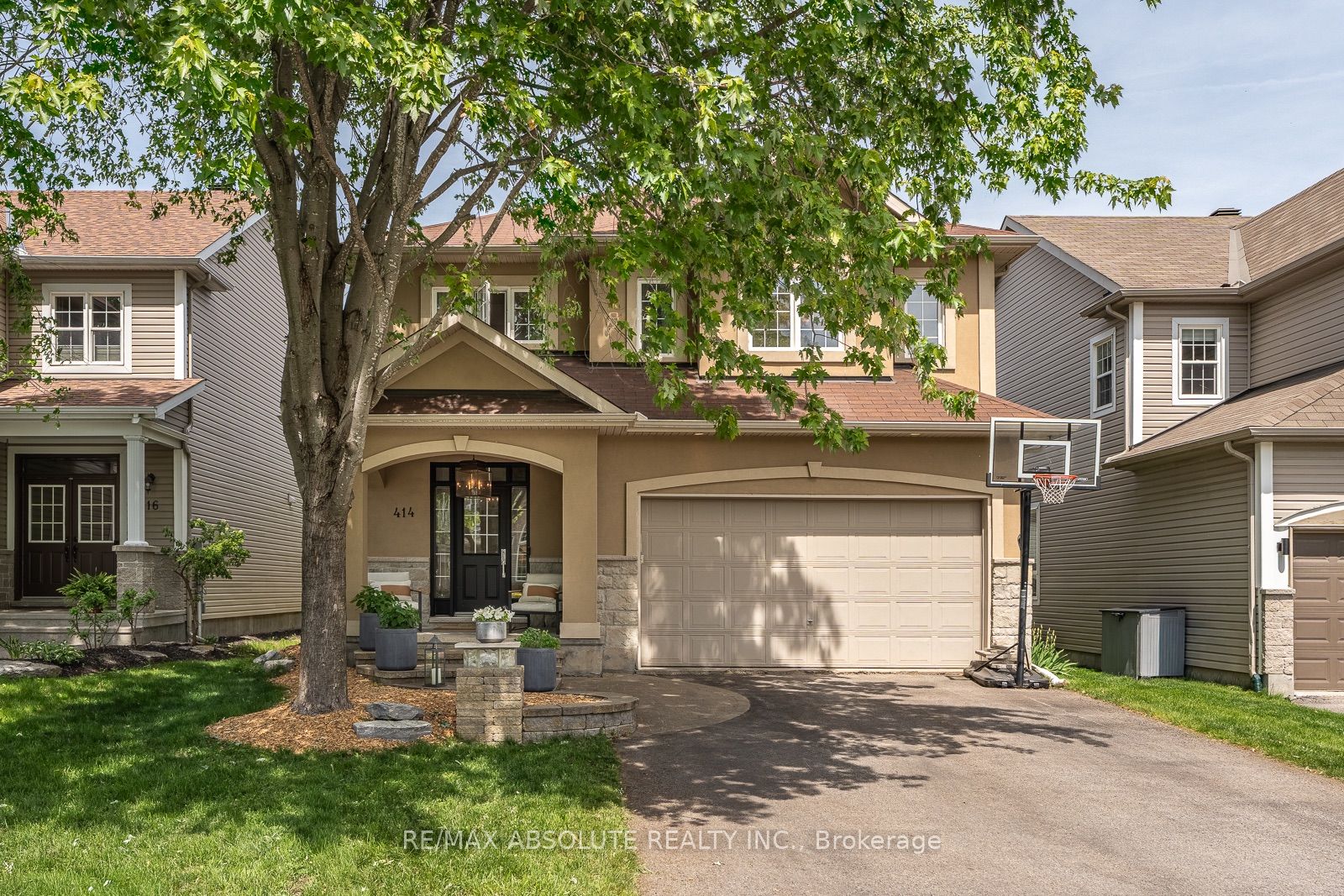 414 LANDSWOOD Way Property Photo 1