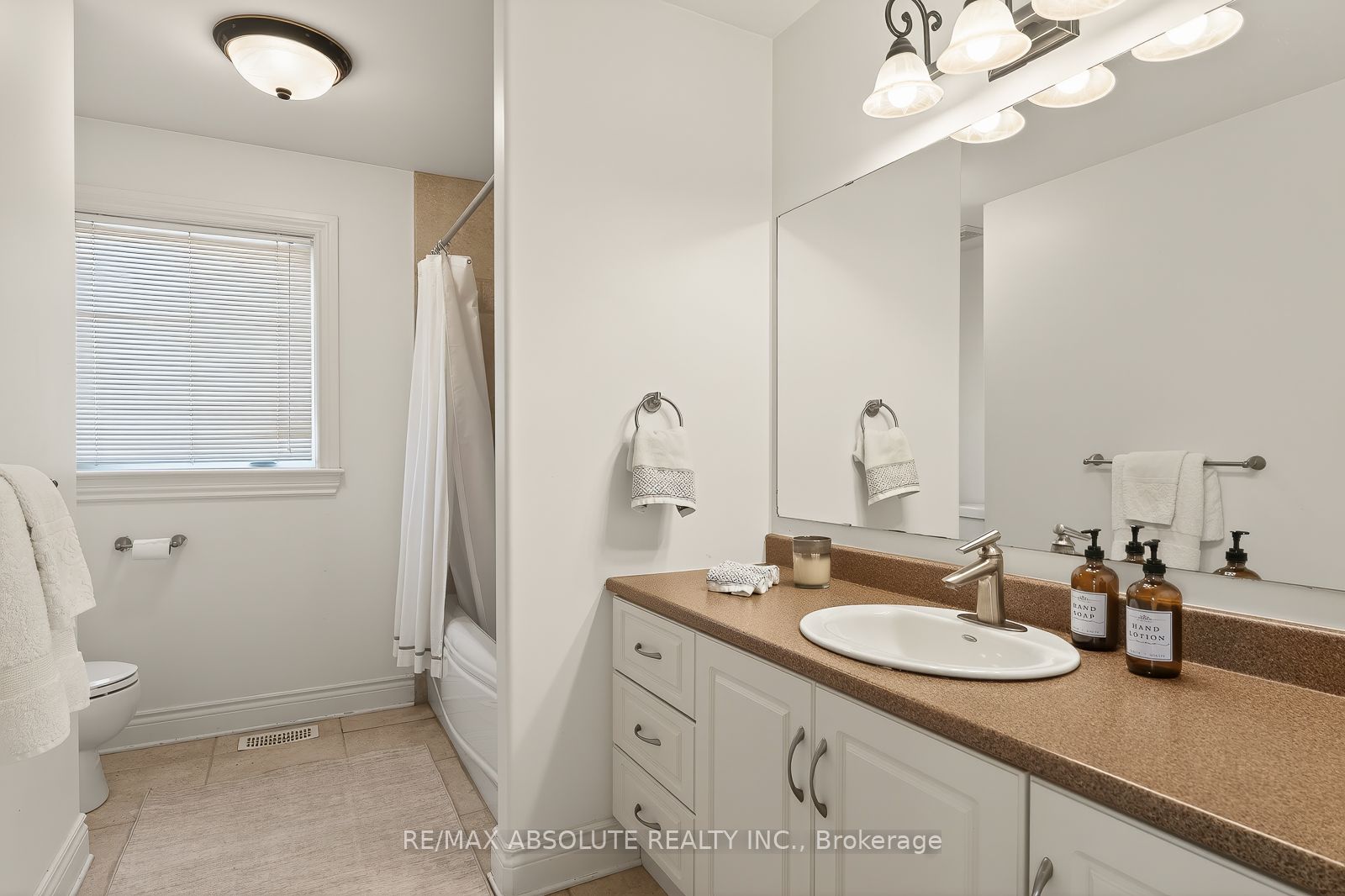 414 Landswood Way Property Photo 33