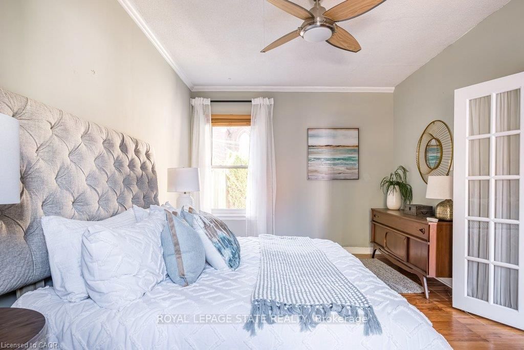 303 Charlton Avenue W Property Photo 12