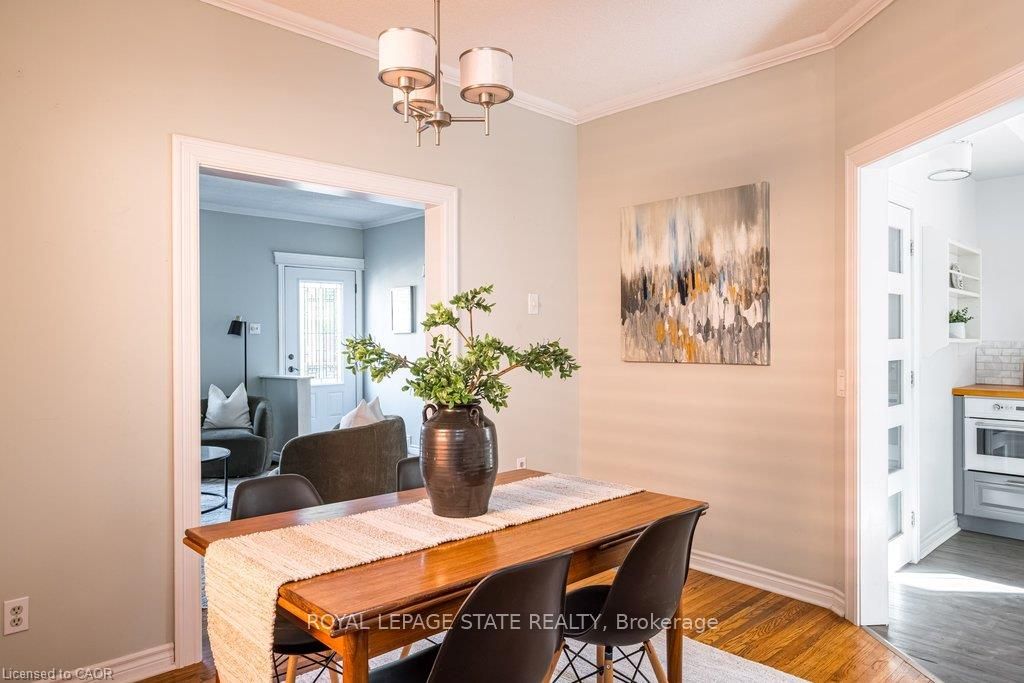 303 Charlton Avenue W Property Photo 19