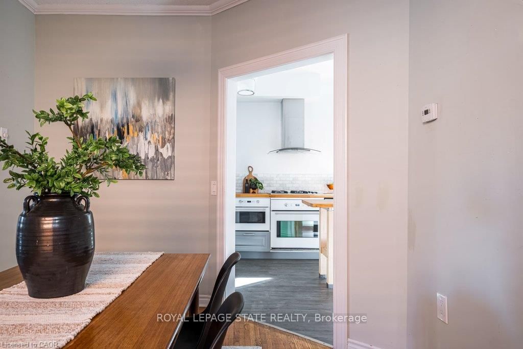303 Charlton Avenue W Property Photo 21
