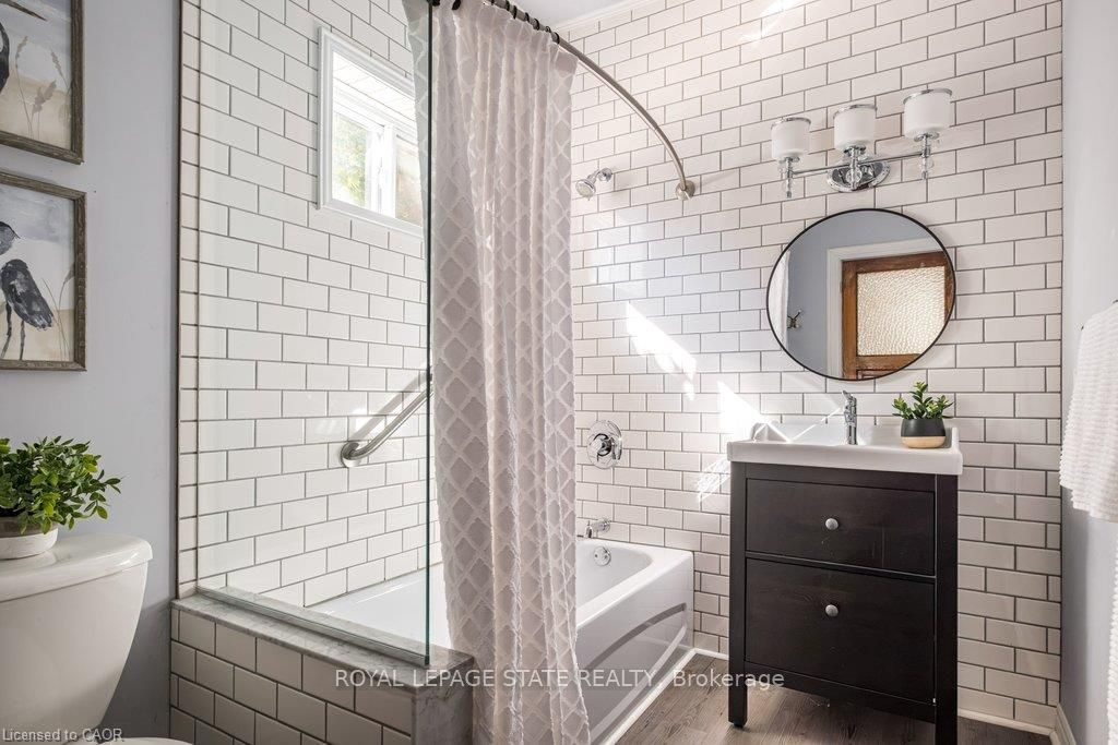 303 Charlton Avenue W Property Photo 30