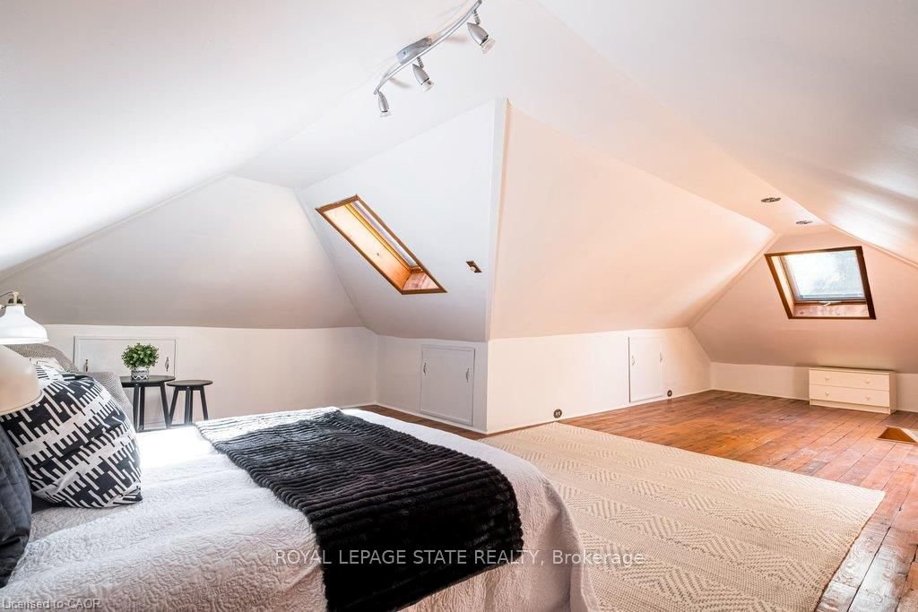 303 Charlton Avenue W Property Photo 35