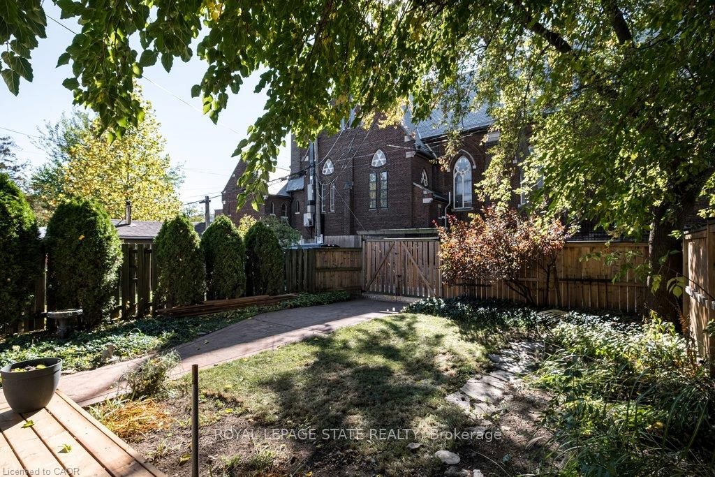 303 Charlton Avenue W Property Photo 40
