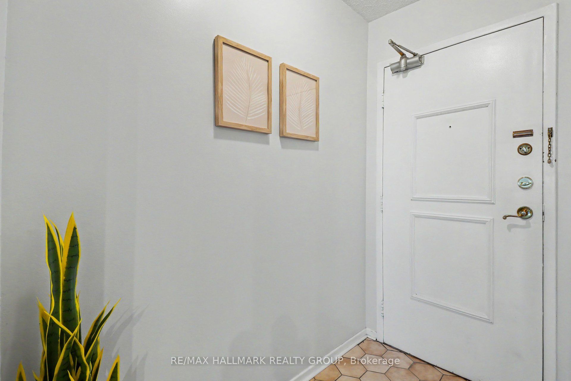 2630 Southvale Crescent 401 Property Photo 3