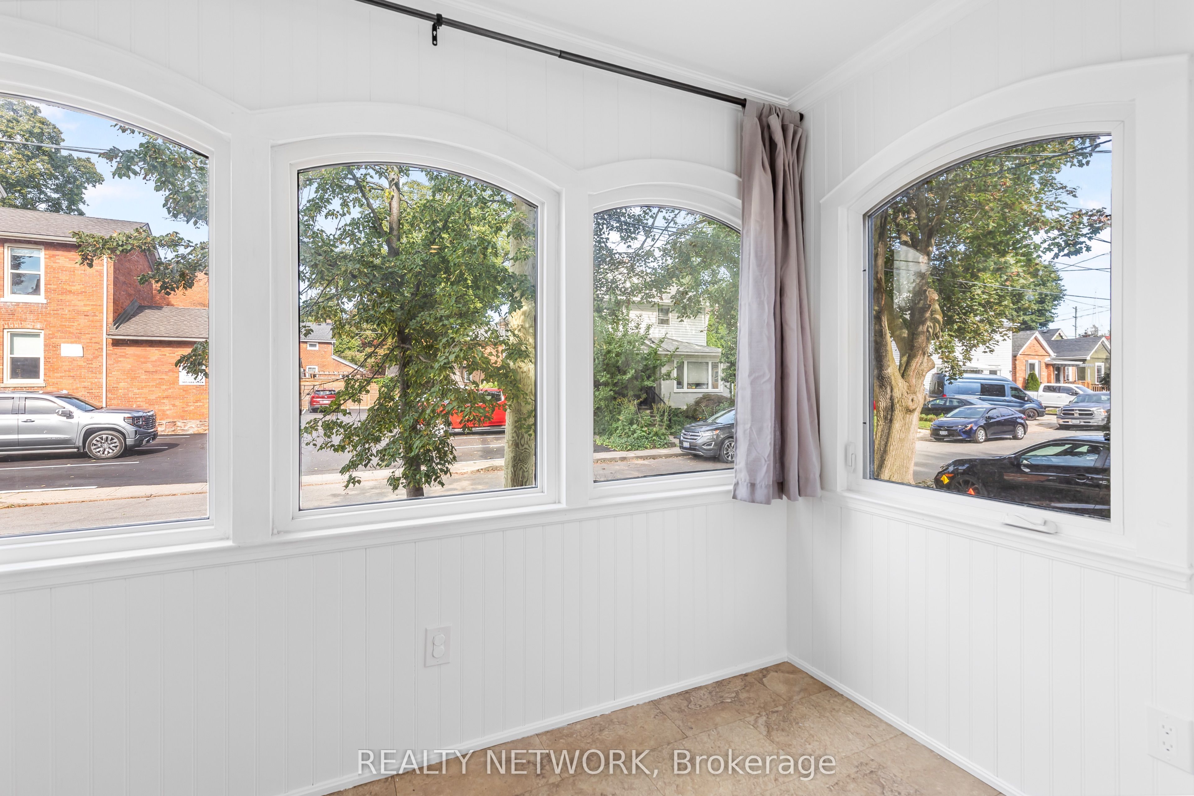 17 Gerrard Street Property Photo 14