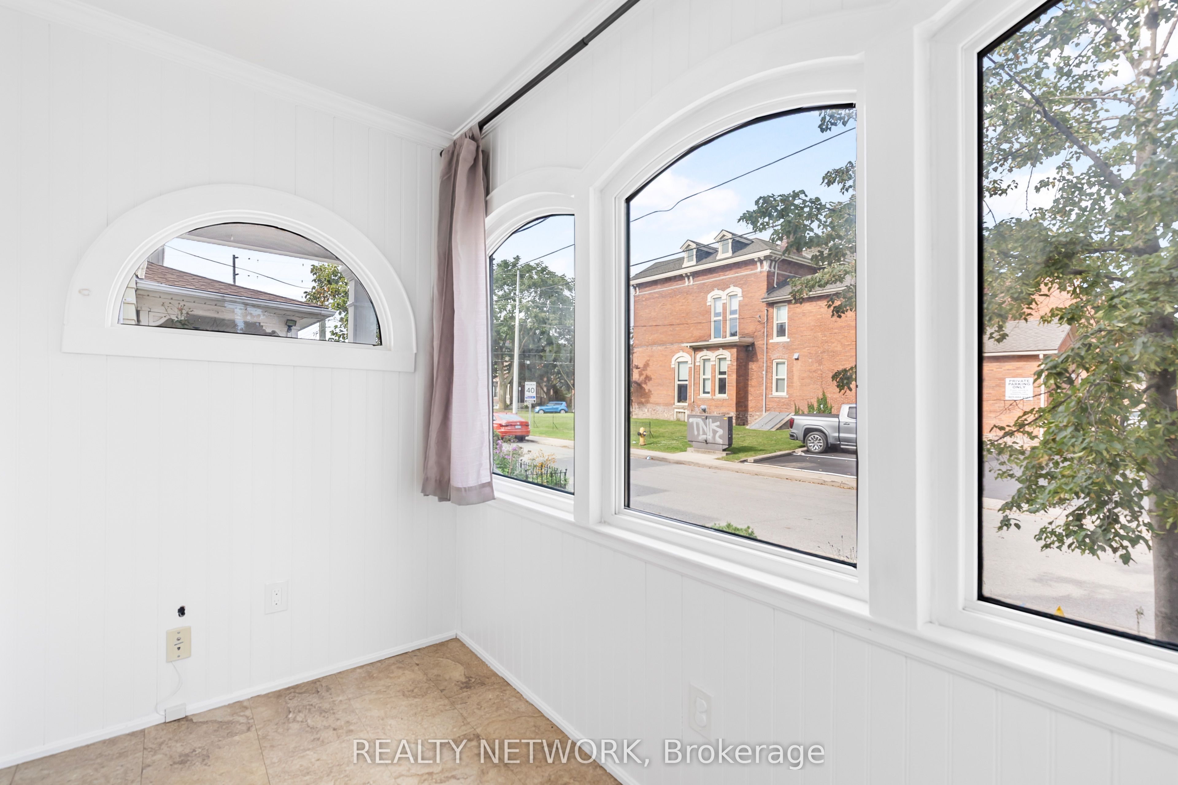 17 Gerrard Street Property Photo 15