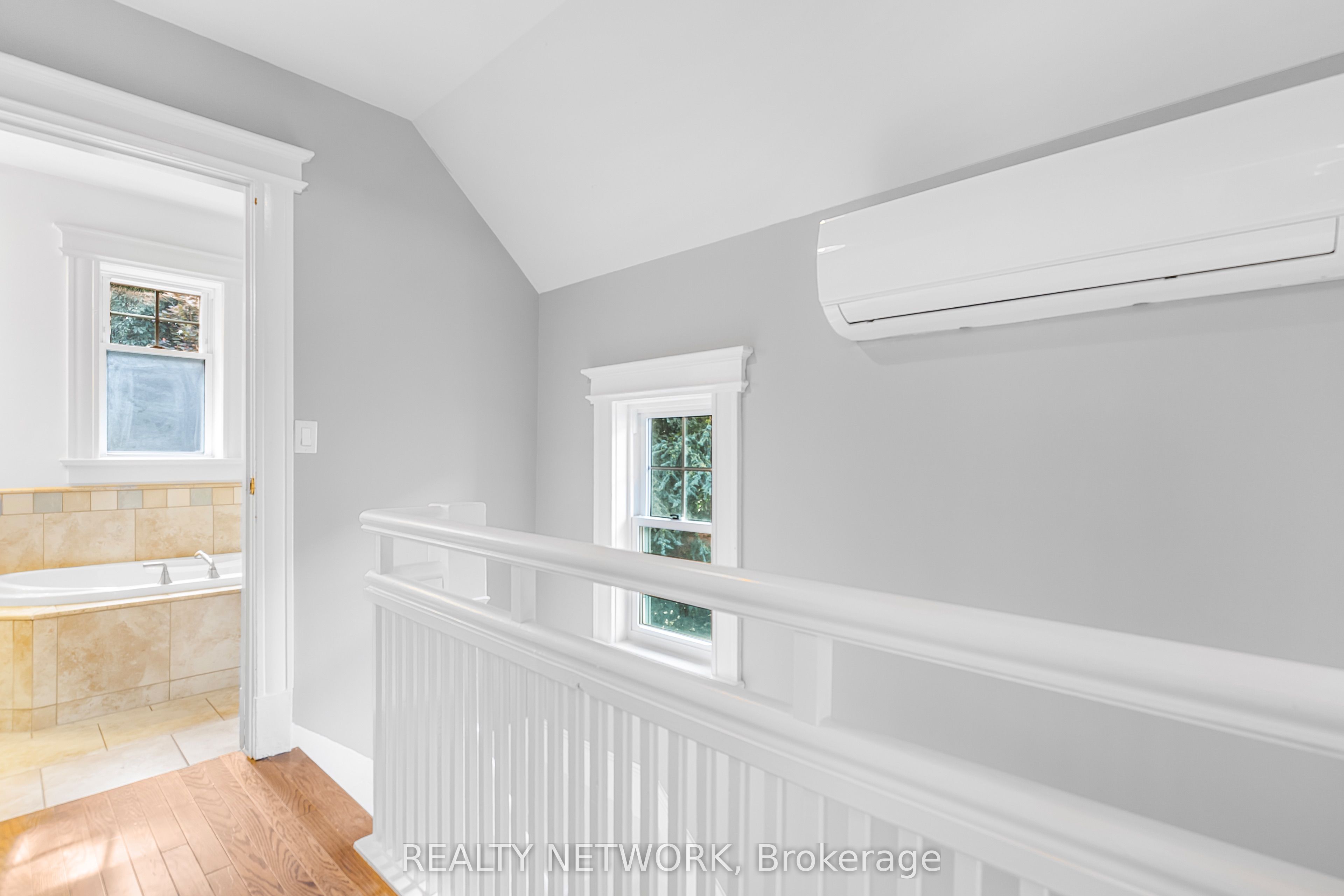 17 Gerrard Street Property Photo 25