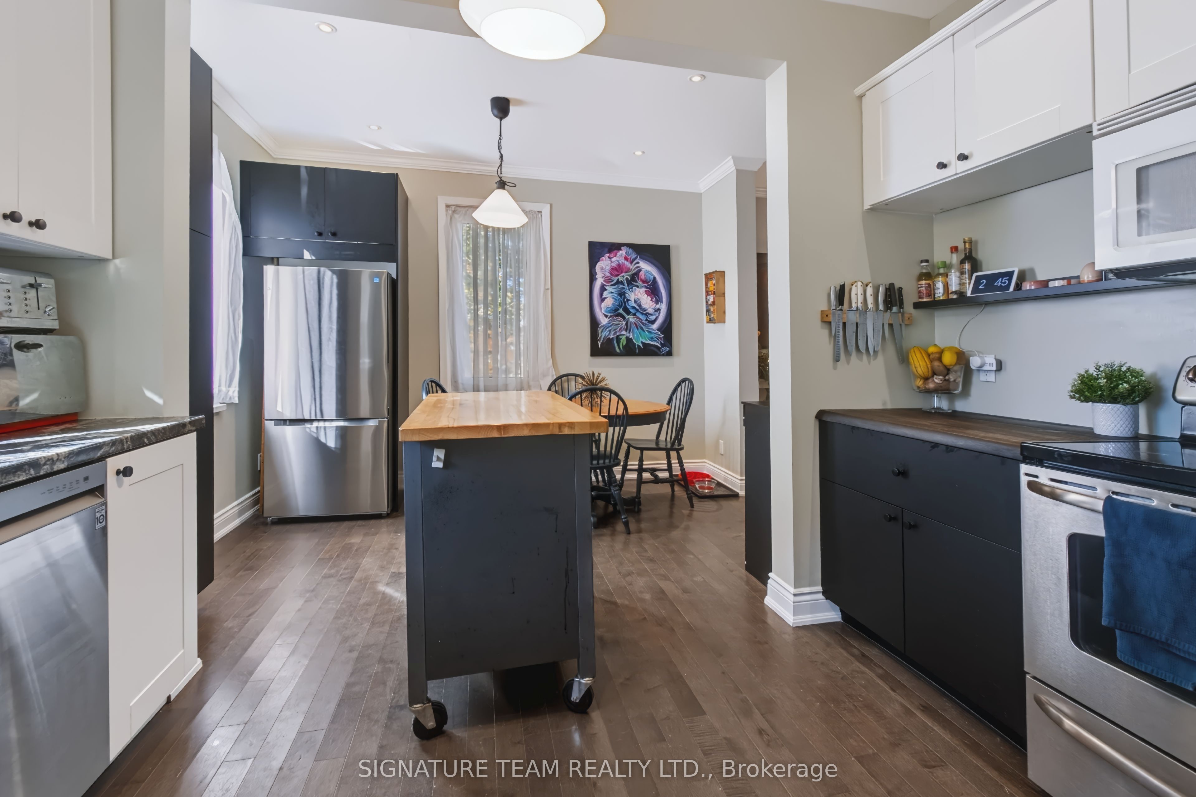 376 Centre Street Property Photo 9