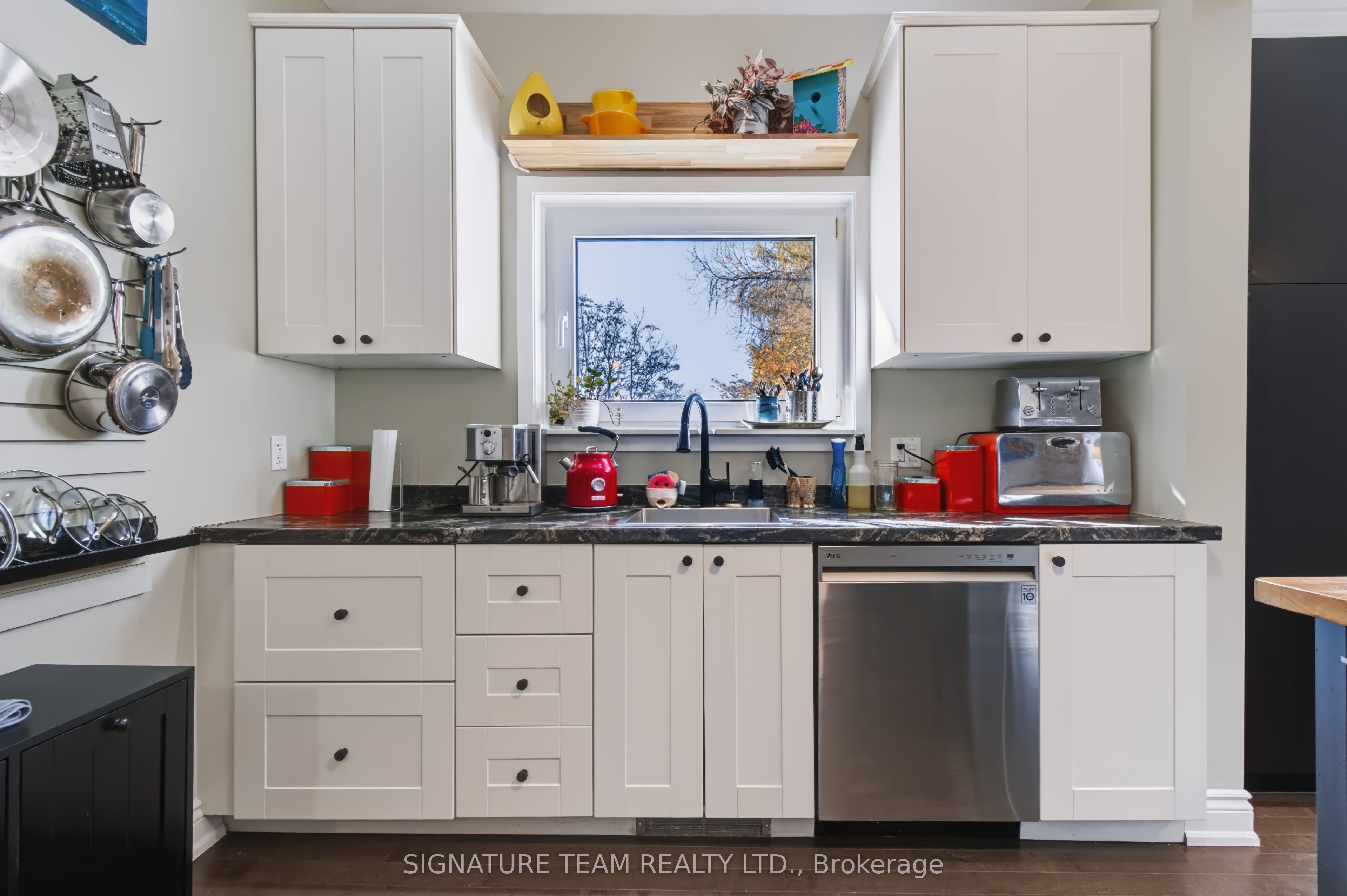 376 Centre Street Property Photo 10