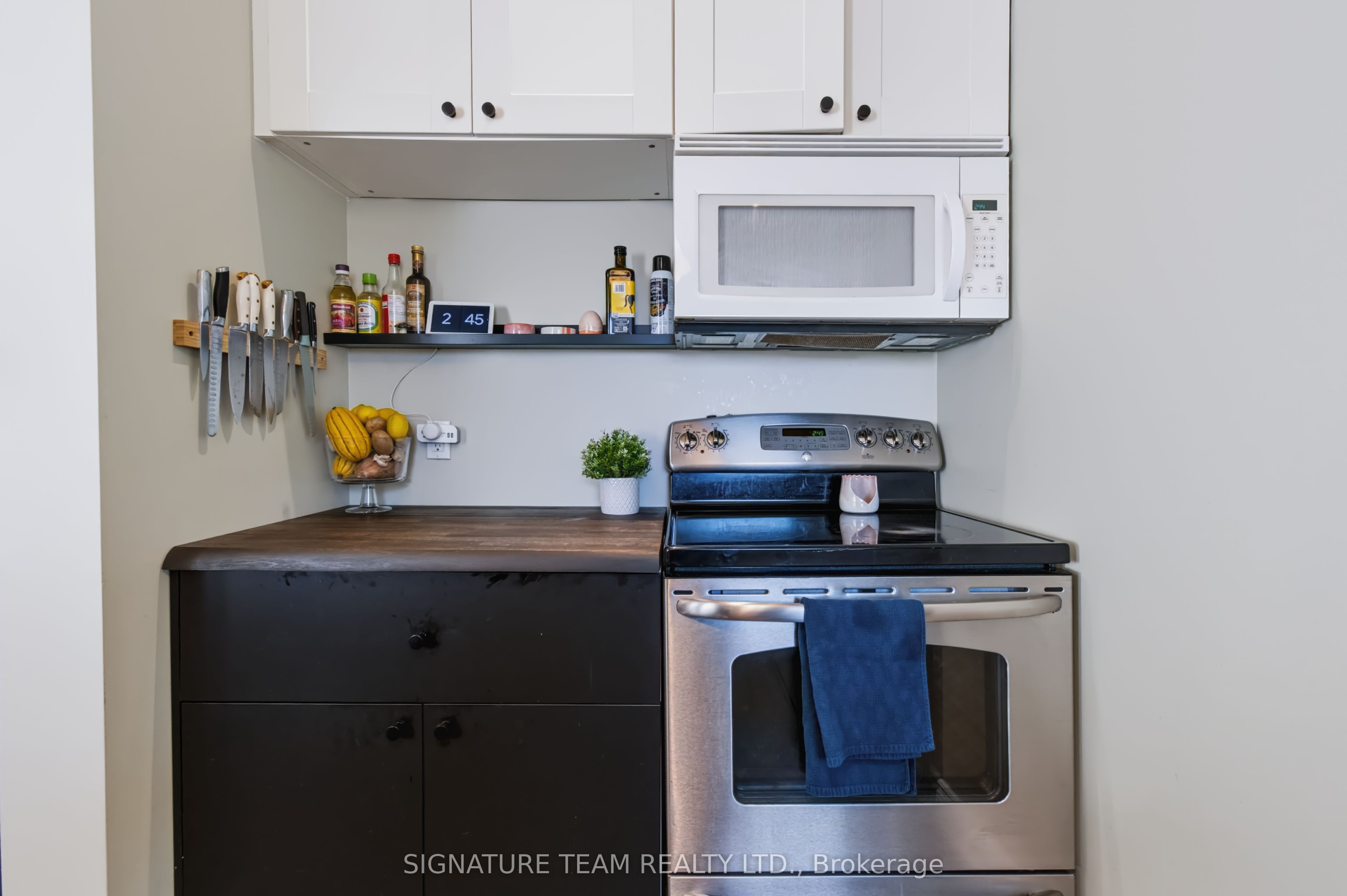376 Centre Street Property Photo 11