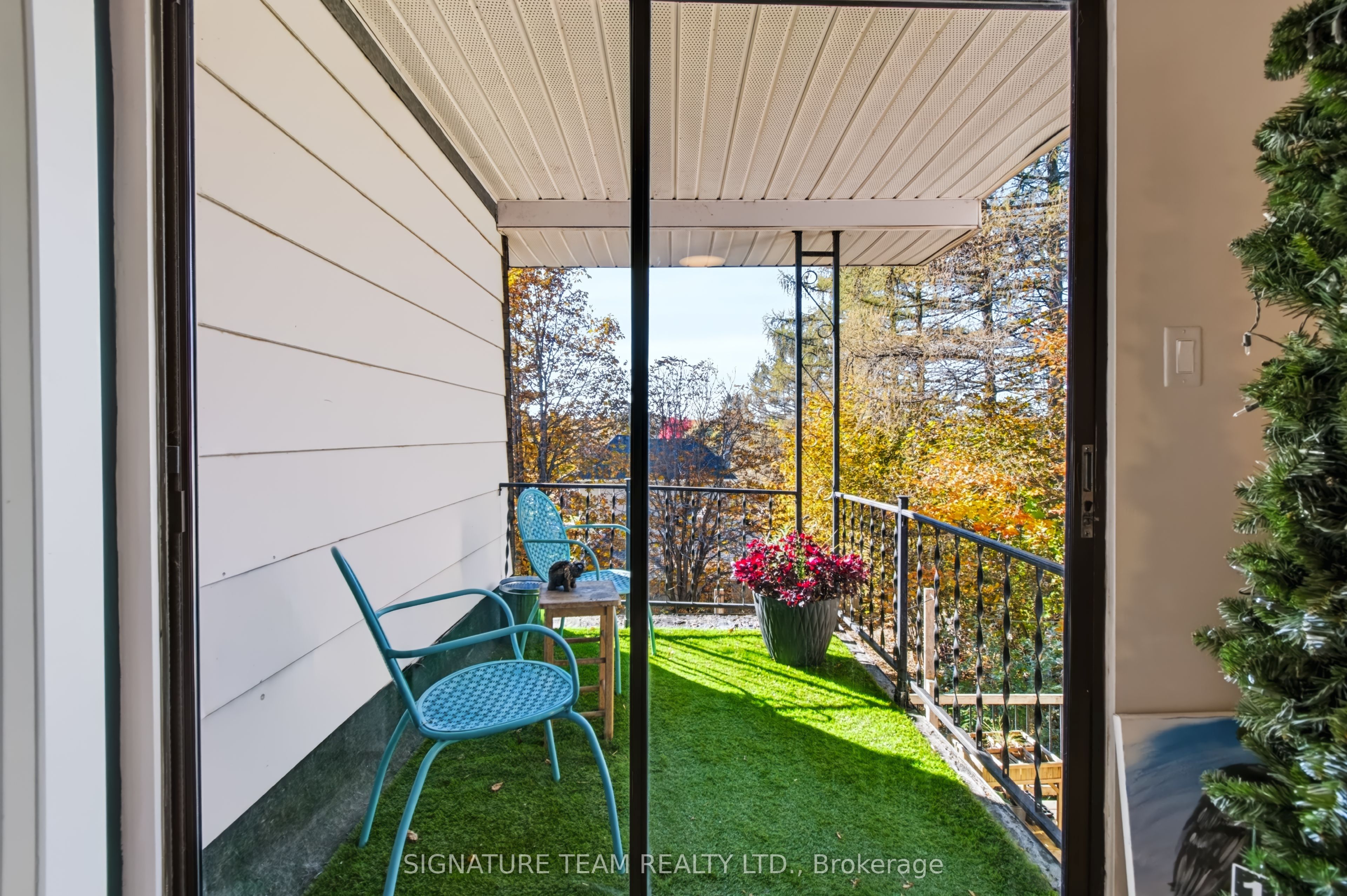 376 Centre Street Property Photo 12