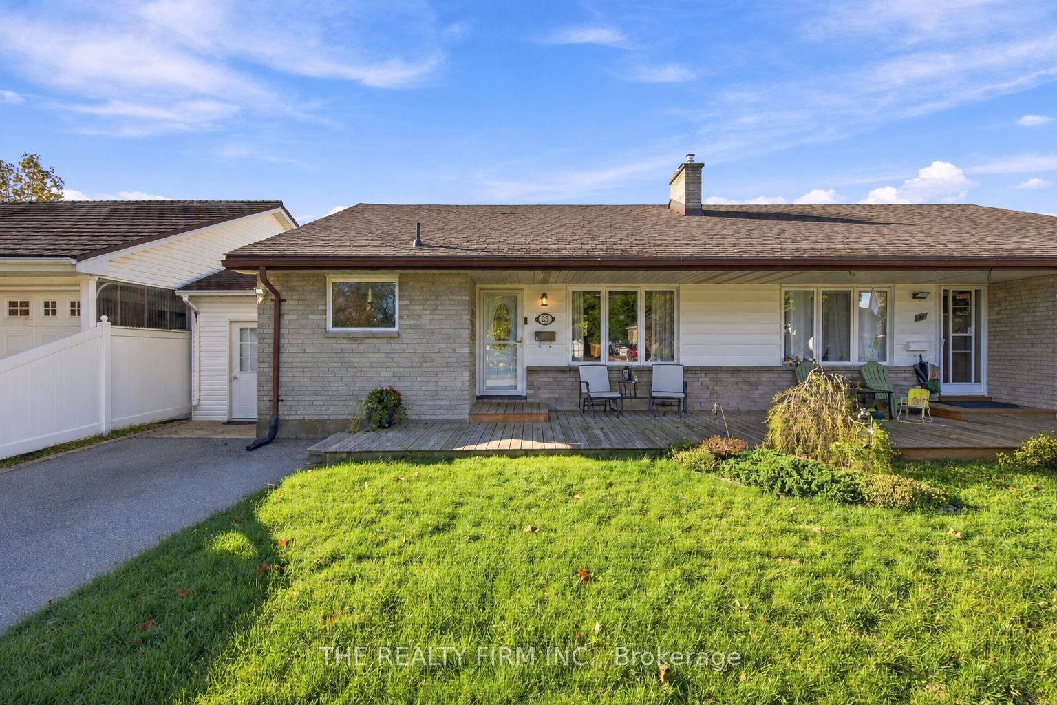 25 Queenston Crescent Property Photo 1