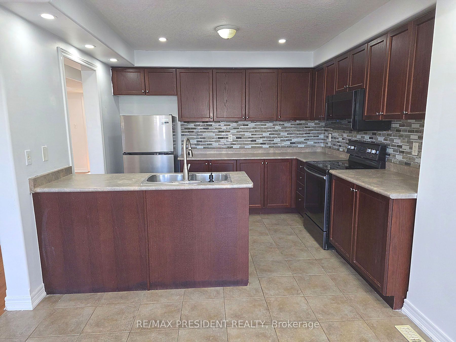 45 Lucas Crescent Property Photo 13