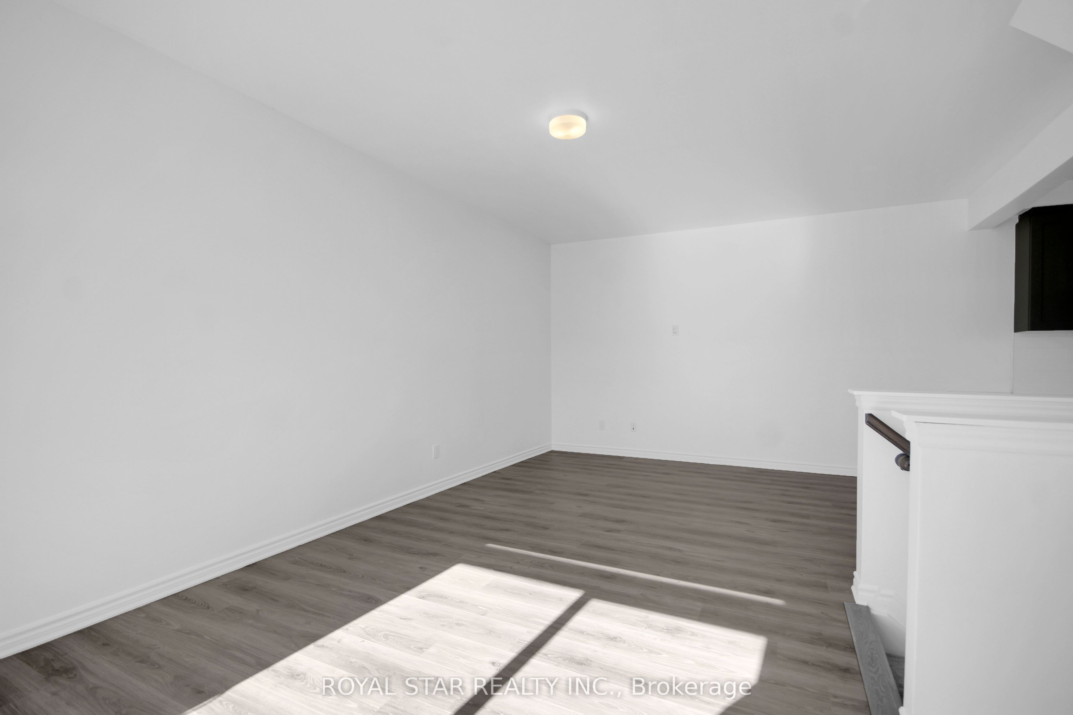318 Ilmenite Private Property Photo 12