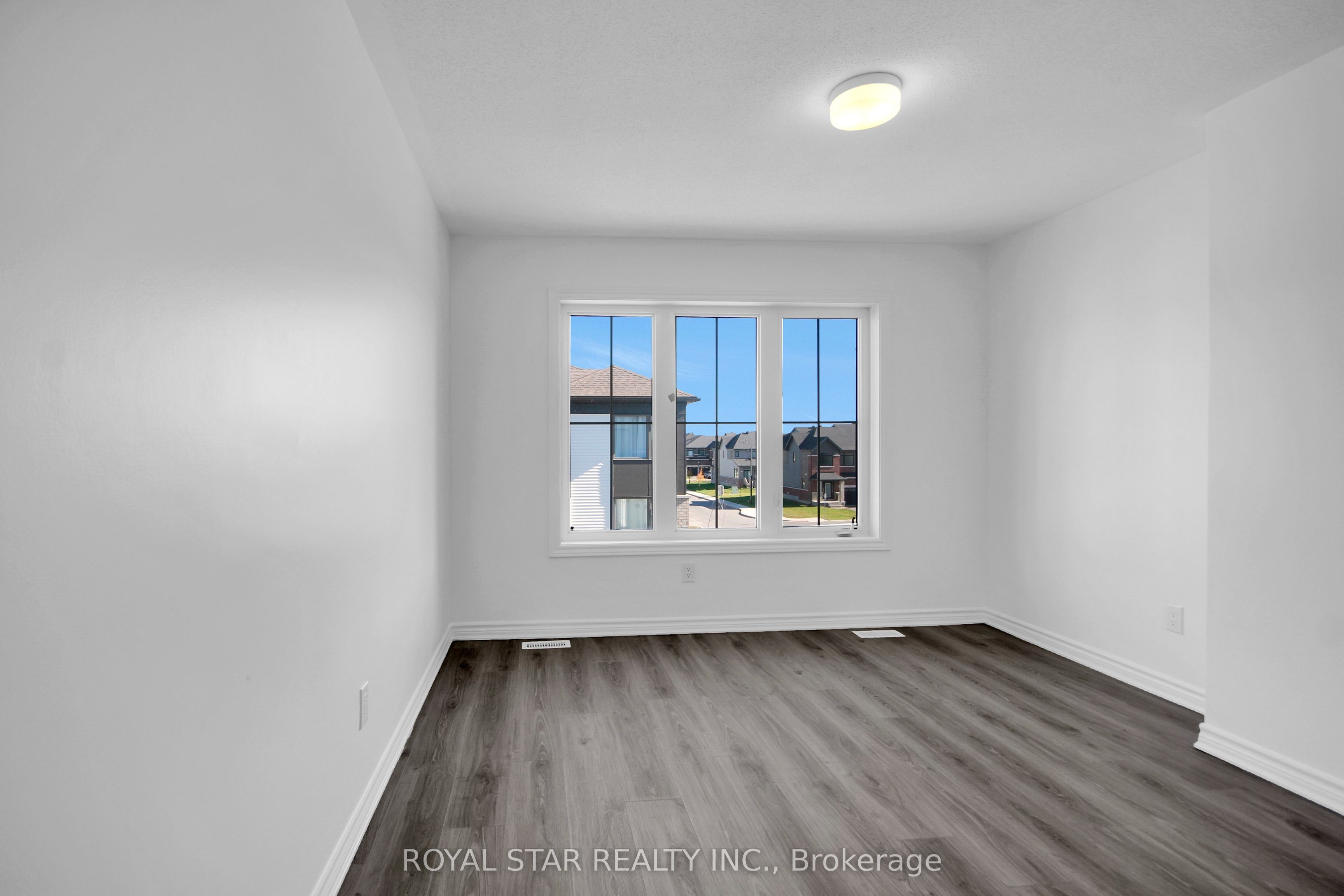 318 Ilmenite Private Property Photo 28