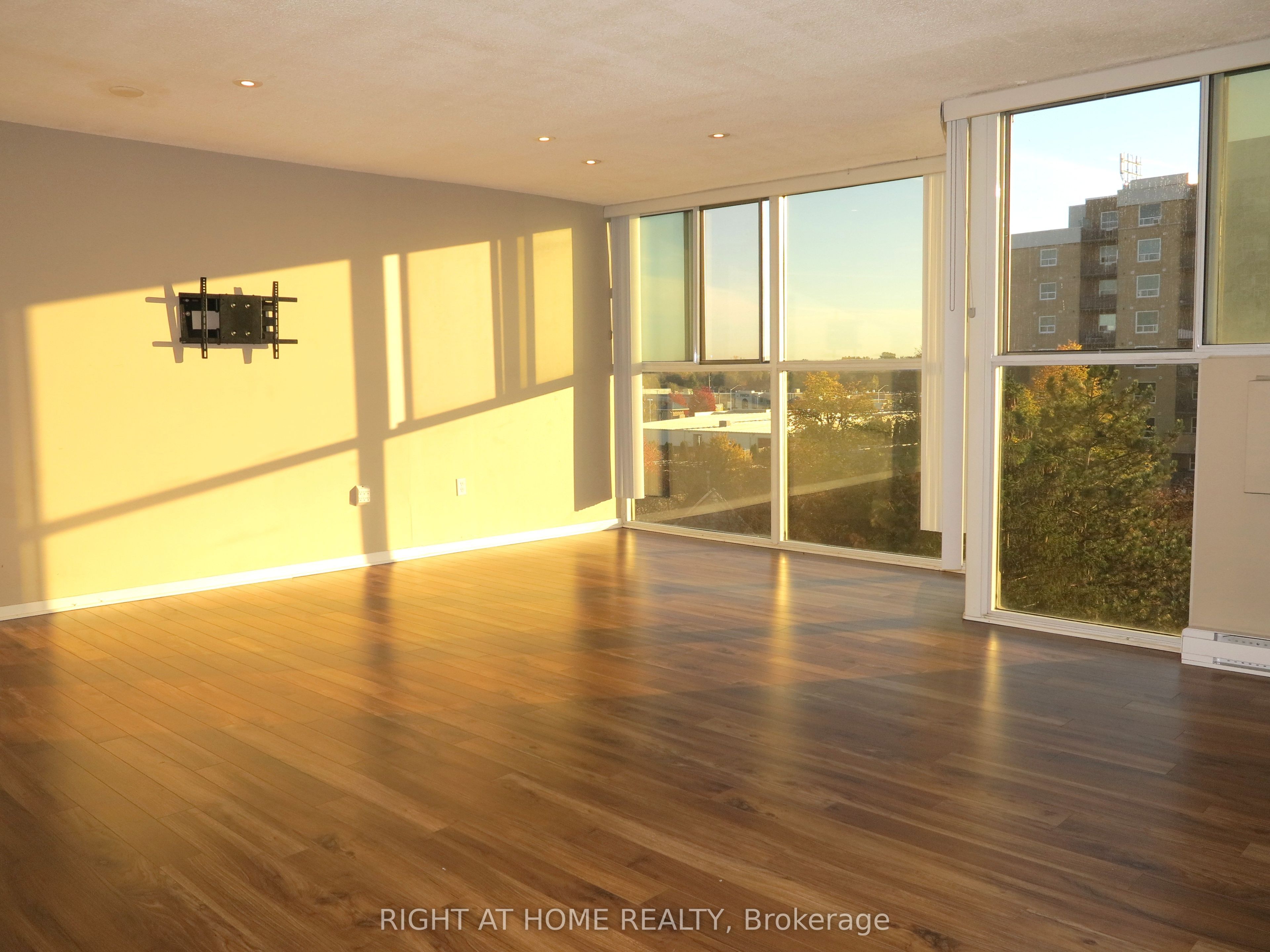 127 Belmont Drive 610 Property Photo 6