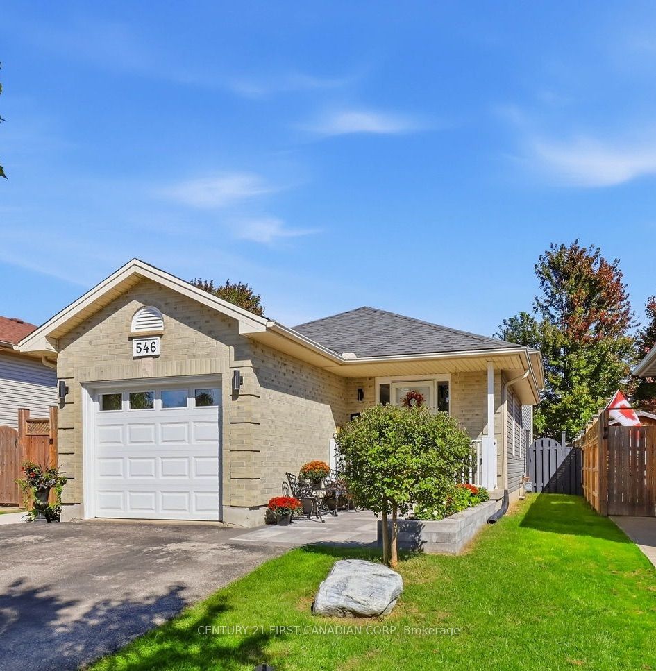 546 Talltree Crescent Property Photo 2