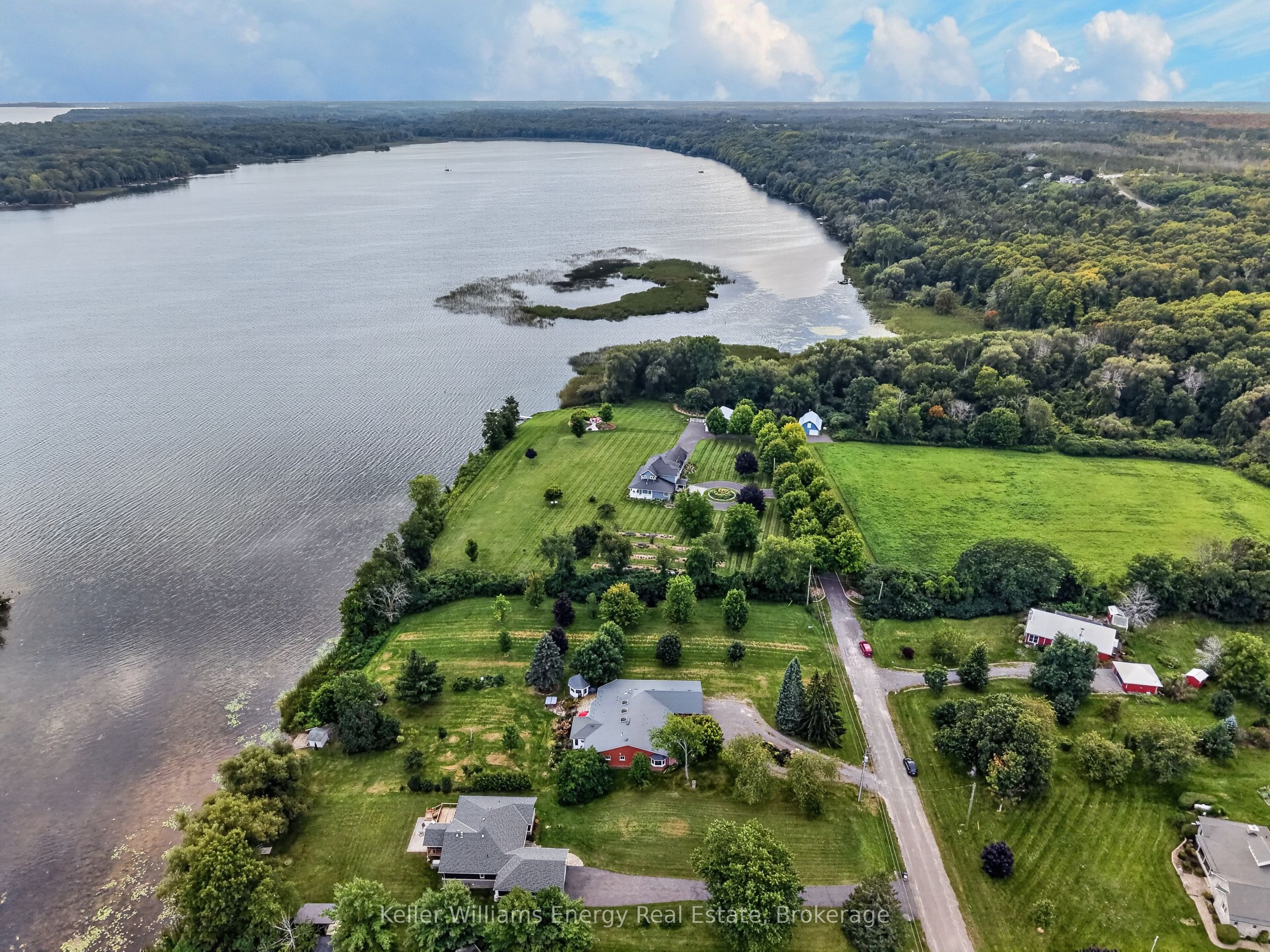 89 Smith's Bay Avenue Property Photo 2